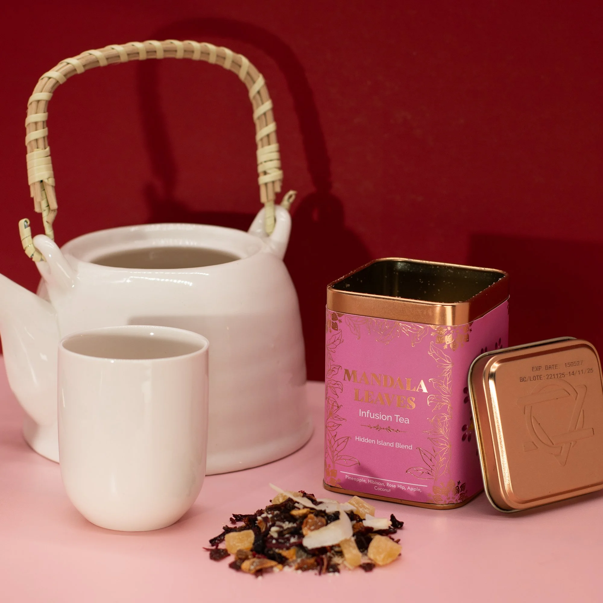 A premium collection of loose-leaf teas and matcha powders, packed in Spain and presented in gold-printed tins with beautiful detailed botanical artwork. ☕️🍓🫐🥥🍎🍋🍍🌺

With names like Druid's Forest, Merlin's Favourite, Angel Wings, Serenity Souk