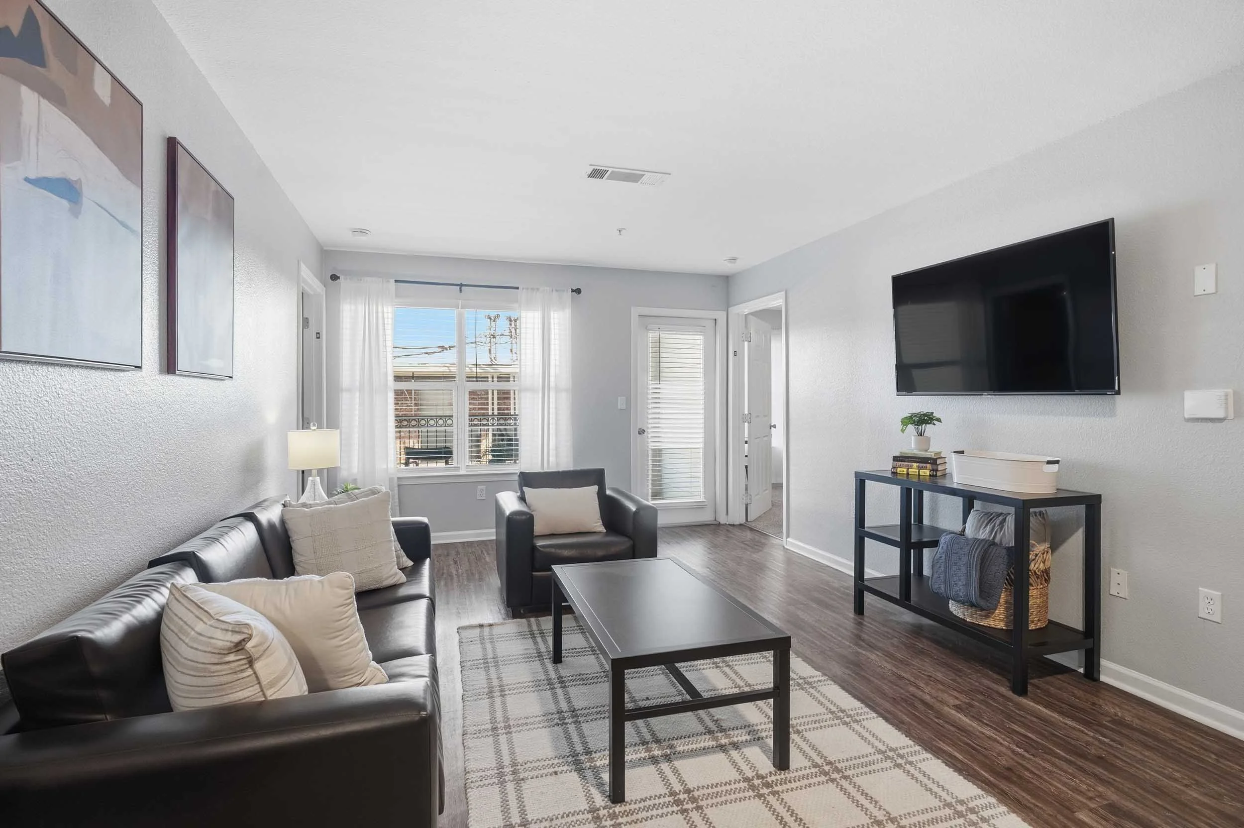 Arc225 | Student Apartments near LSU | Living Room