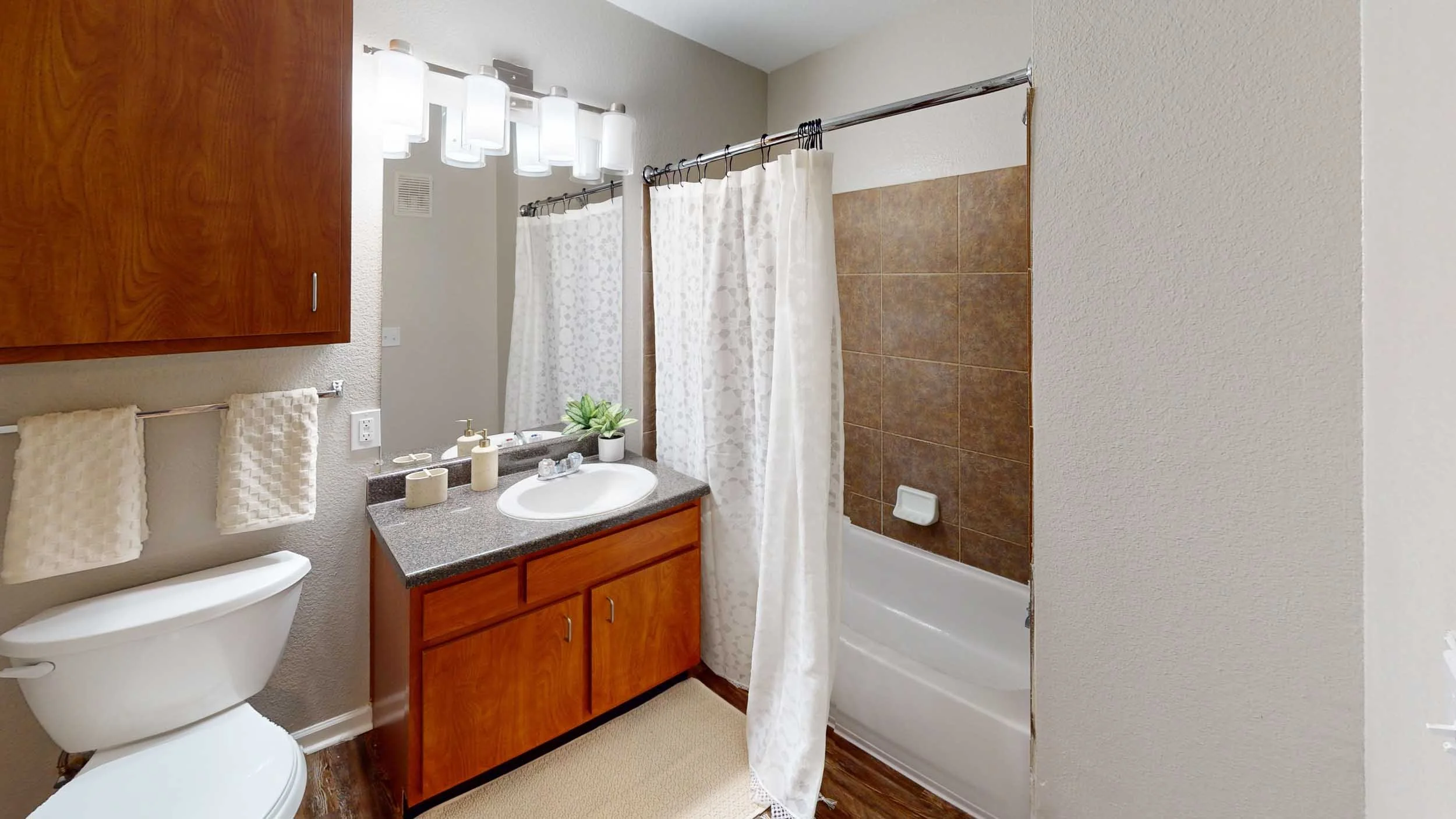 Altitude Baton Rouge | Student Apartments near LSU | Bathroom