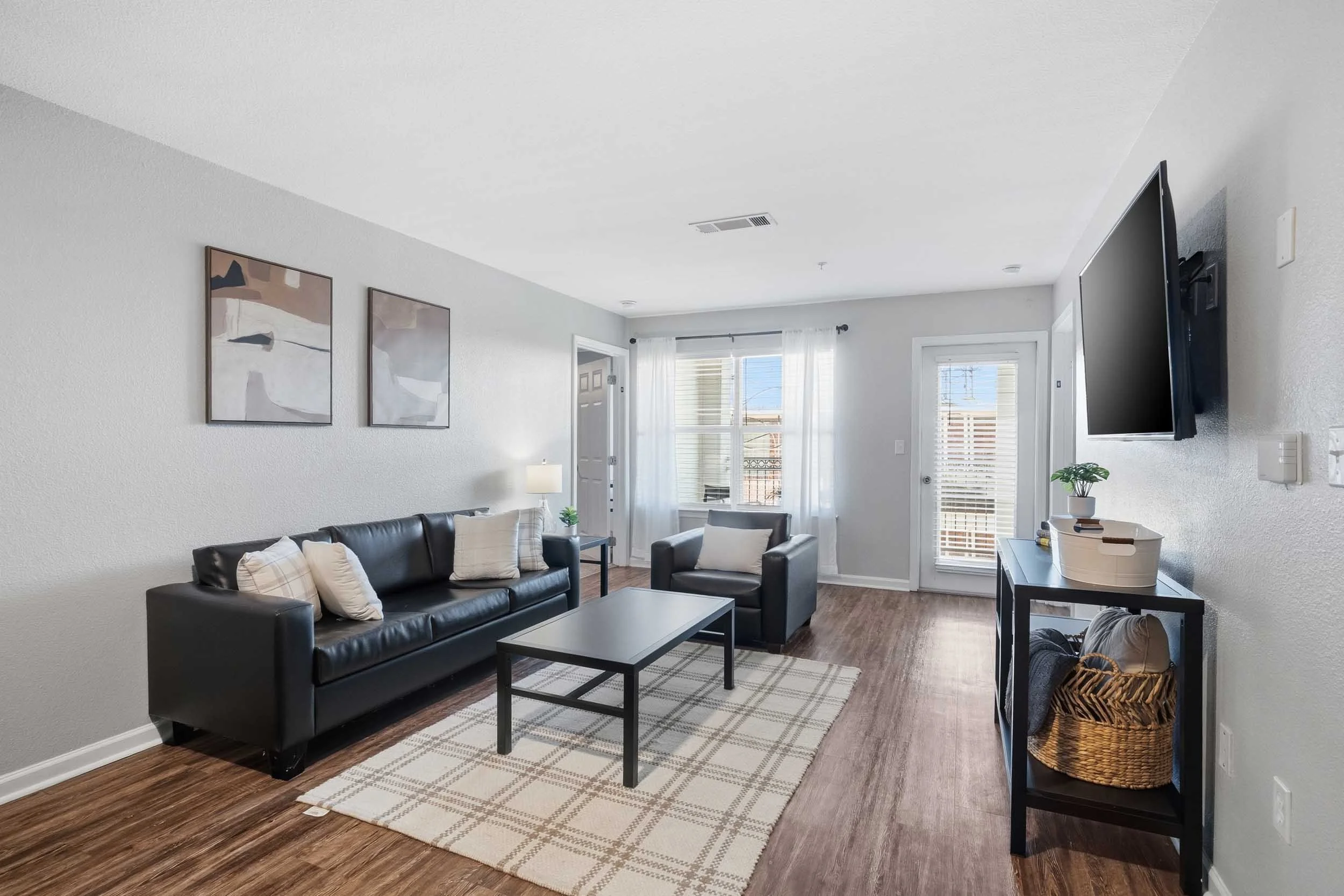 Arc225 | Student Apartments near LSU | Living Room