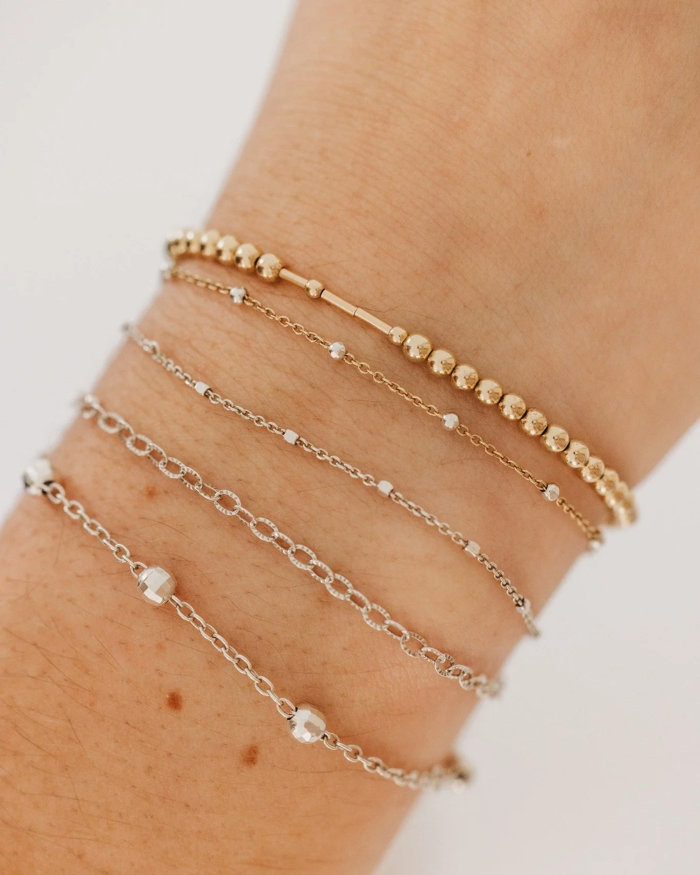 Searching for a gift that truly lasts? A permanent bracelet is a beautiful, tangible way to say, &quot;I'll always be by your side.&quot; It&rsquo;s an ideal choice for celebrating birthdays, graduations, or just a spontaneous expression of love.

 #