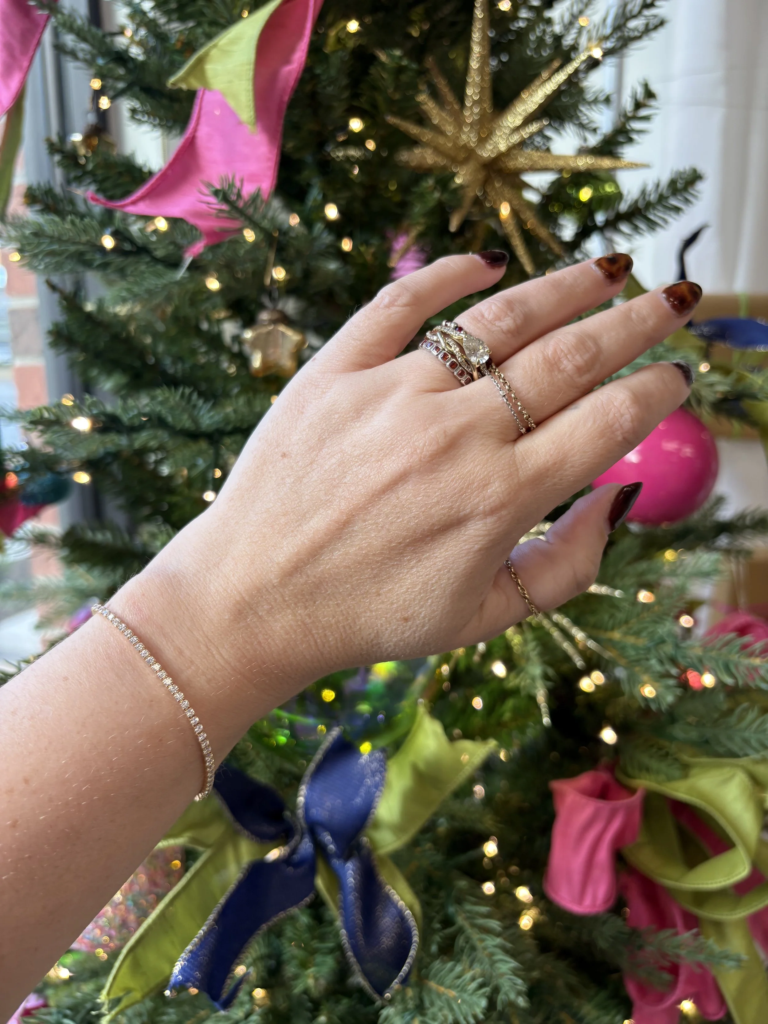 Holiday Gift Guide: Our Favorite Gifts for Everyone on Your List