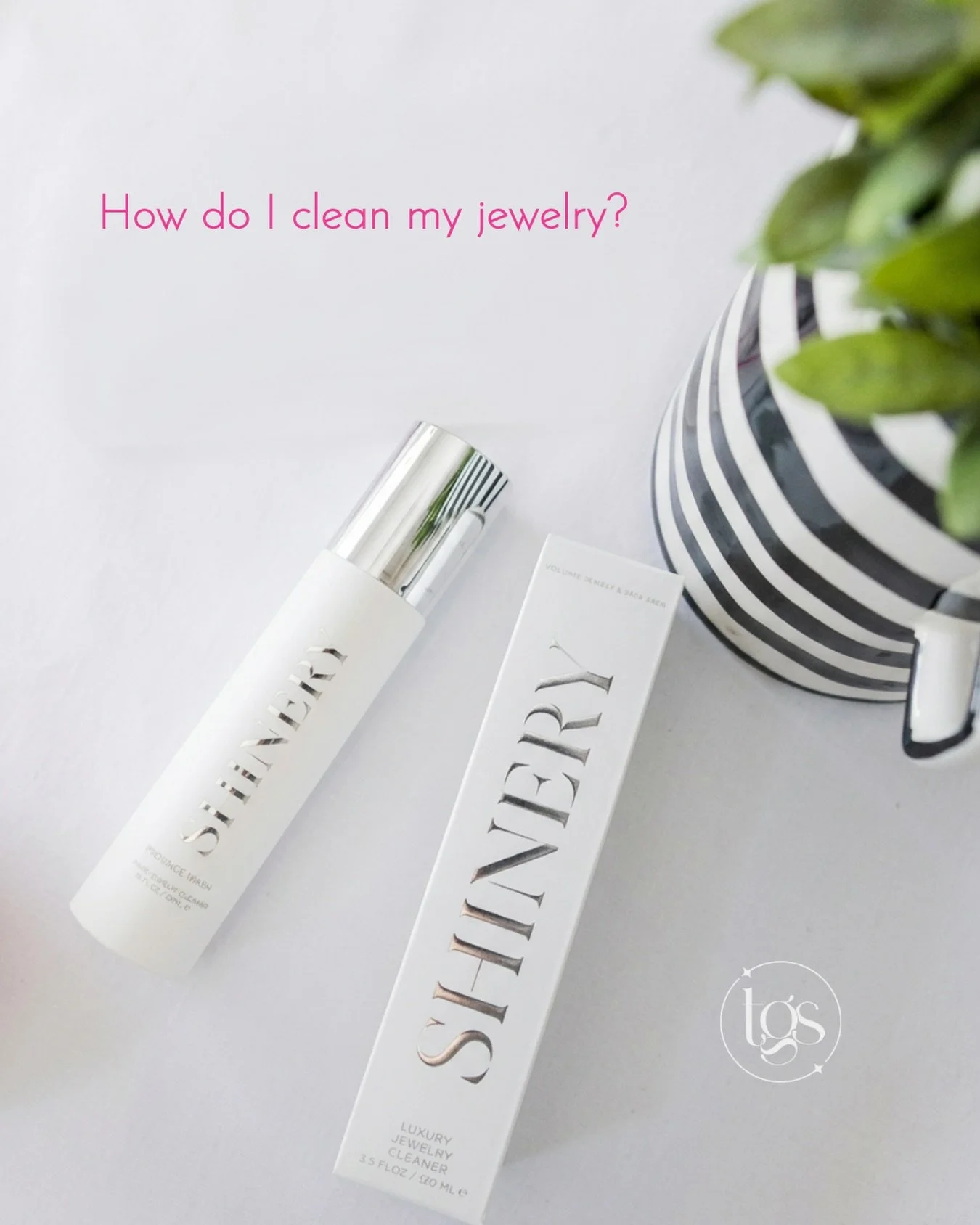 How do I clean my jewelry? Quick guide.

Permanent jewelry is designed for everyday wear, but like any jewelry worn daily, it still needs regular cleaning to keep it looking its best.

One of the biggest things we recommend is avoiding lotions, self 