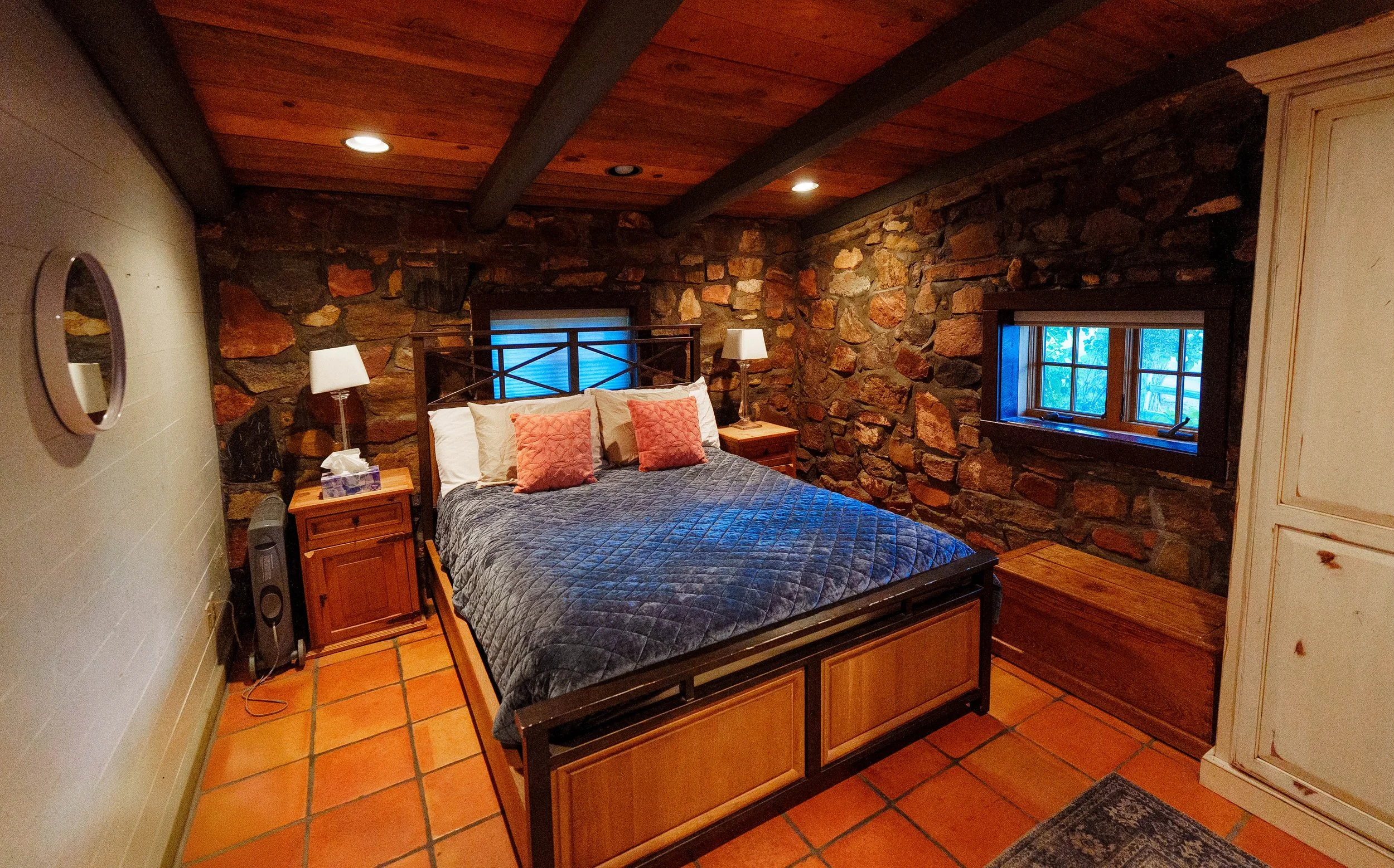 cabin-master-bedroom.JPG