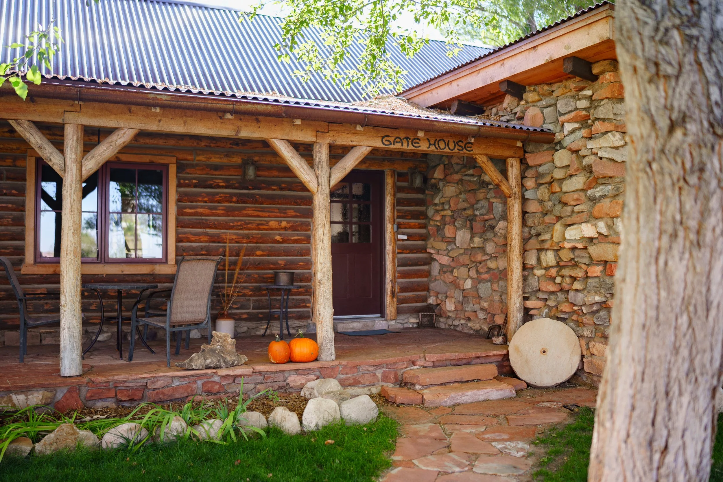 front-porch-gatehouse-moab.JPG