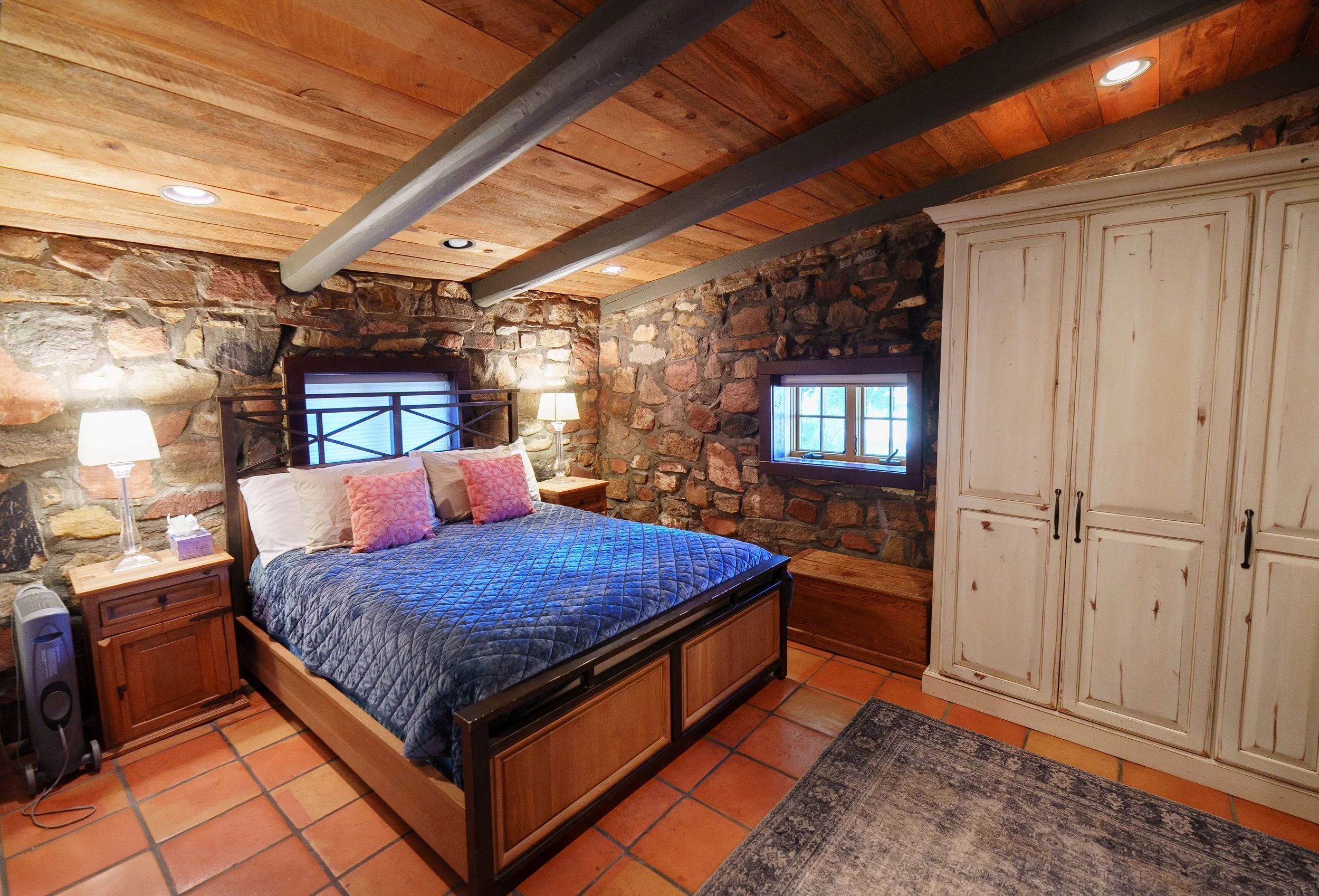master-bedroom-rock-walls.JPG