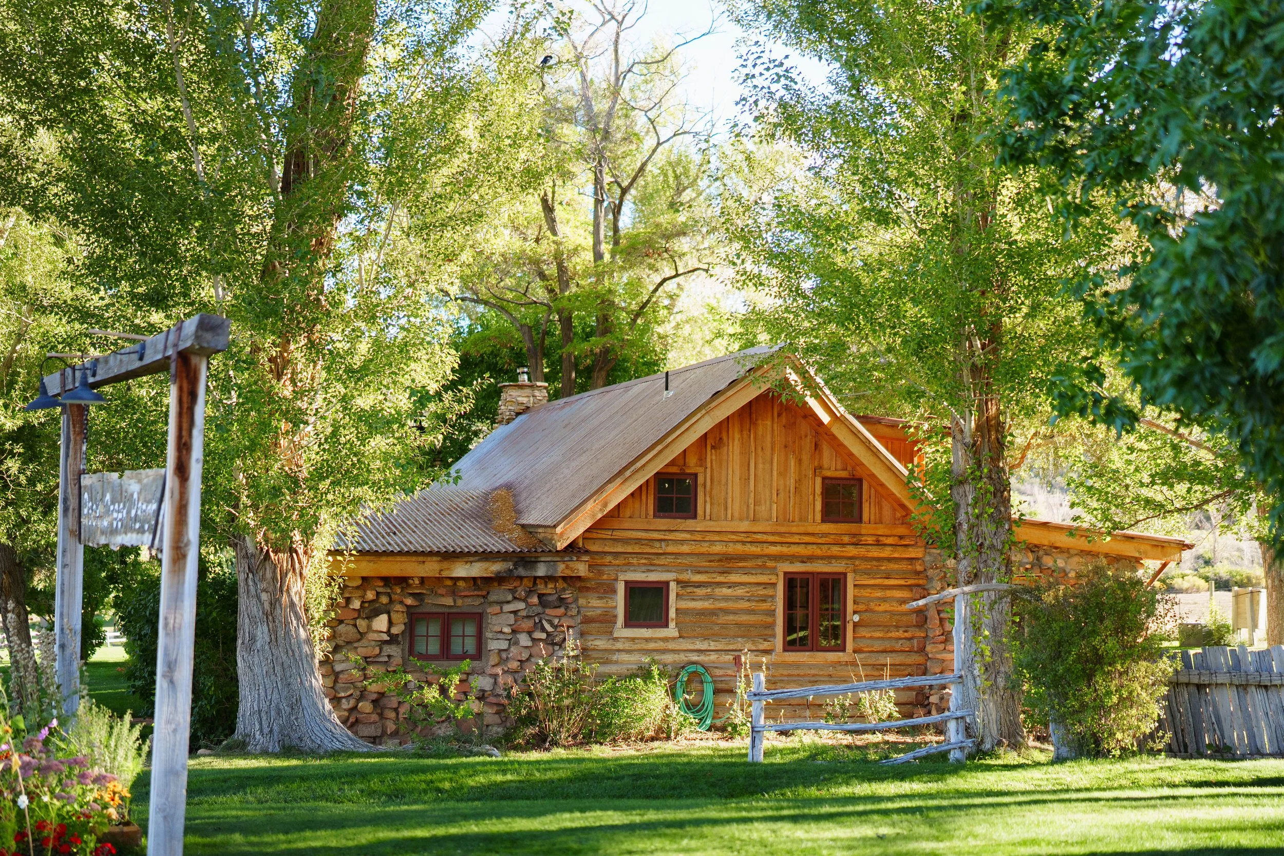 pack-creek-ranch-gatehouse.JPG