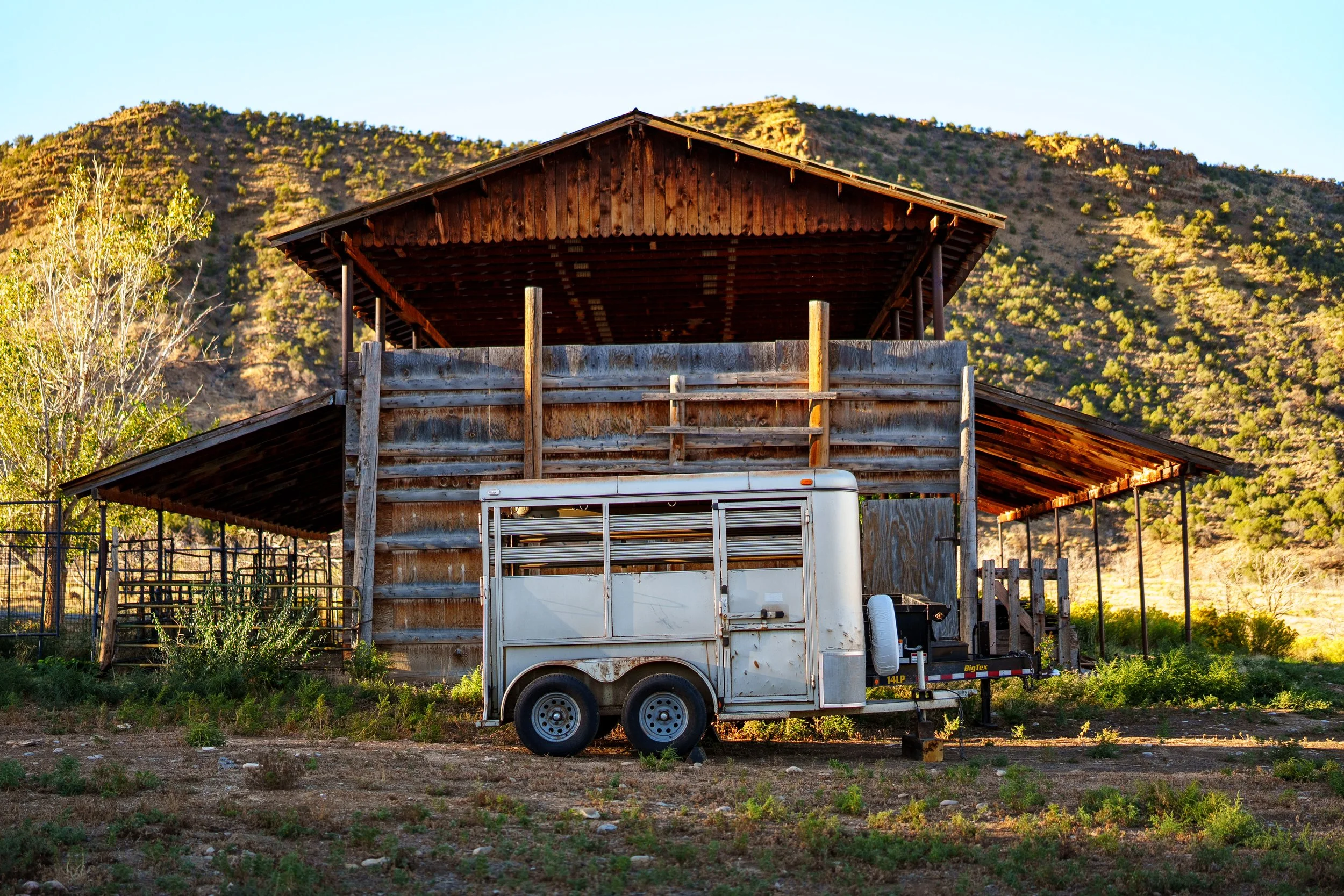 barn-and-horse-trailer-photography.JPG