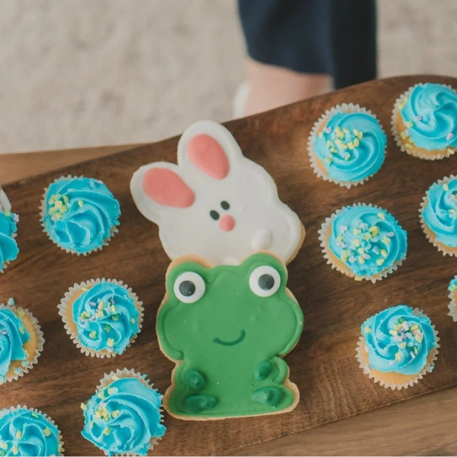 With school coming up soon, so do sign-ups to bring treats for birthdays, class parties, bake sales, and more! Instead of running and buying store-bought treats, let me make something cute and delicious the class will remember!

Book me here: https:/