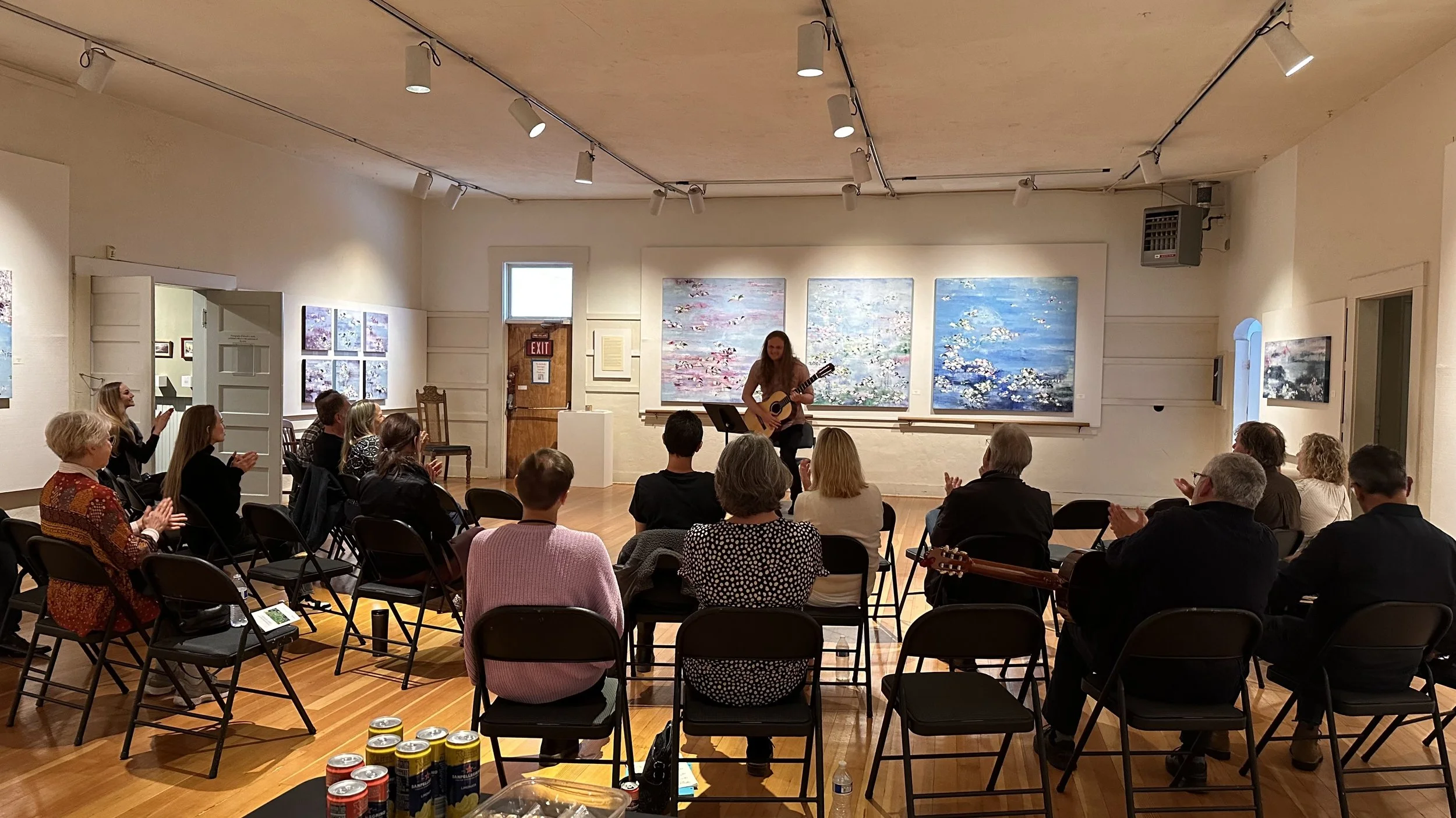 Open mic for guitarists in Monterey