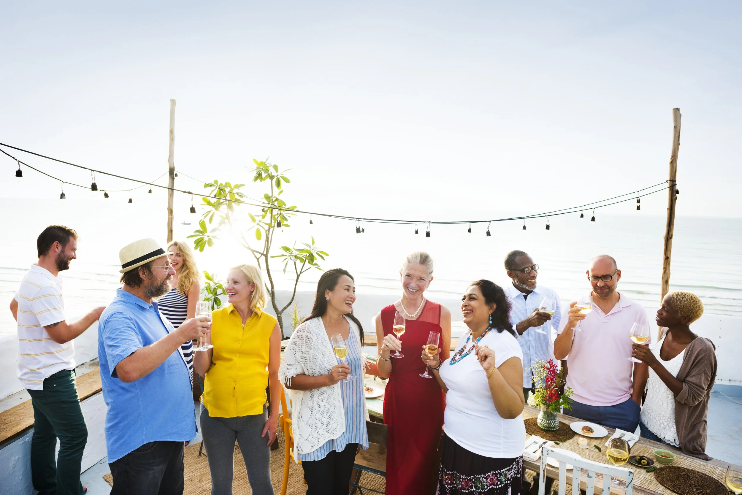 Guests enjoying a beachfront event in Málaga, featuring string lights, relaxed coastal vibes, and a beautiful Costa del Sol sunset.