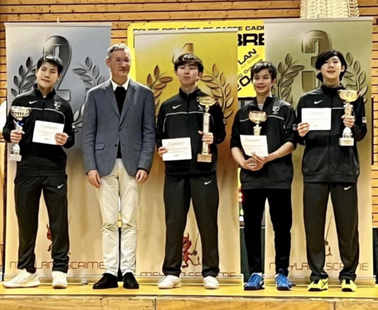 Medal stand Meylan.png