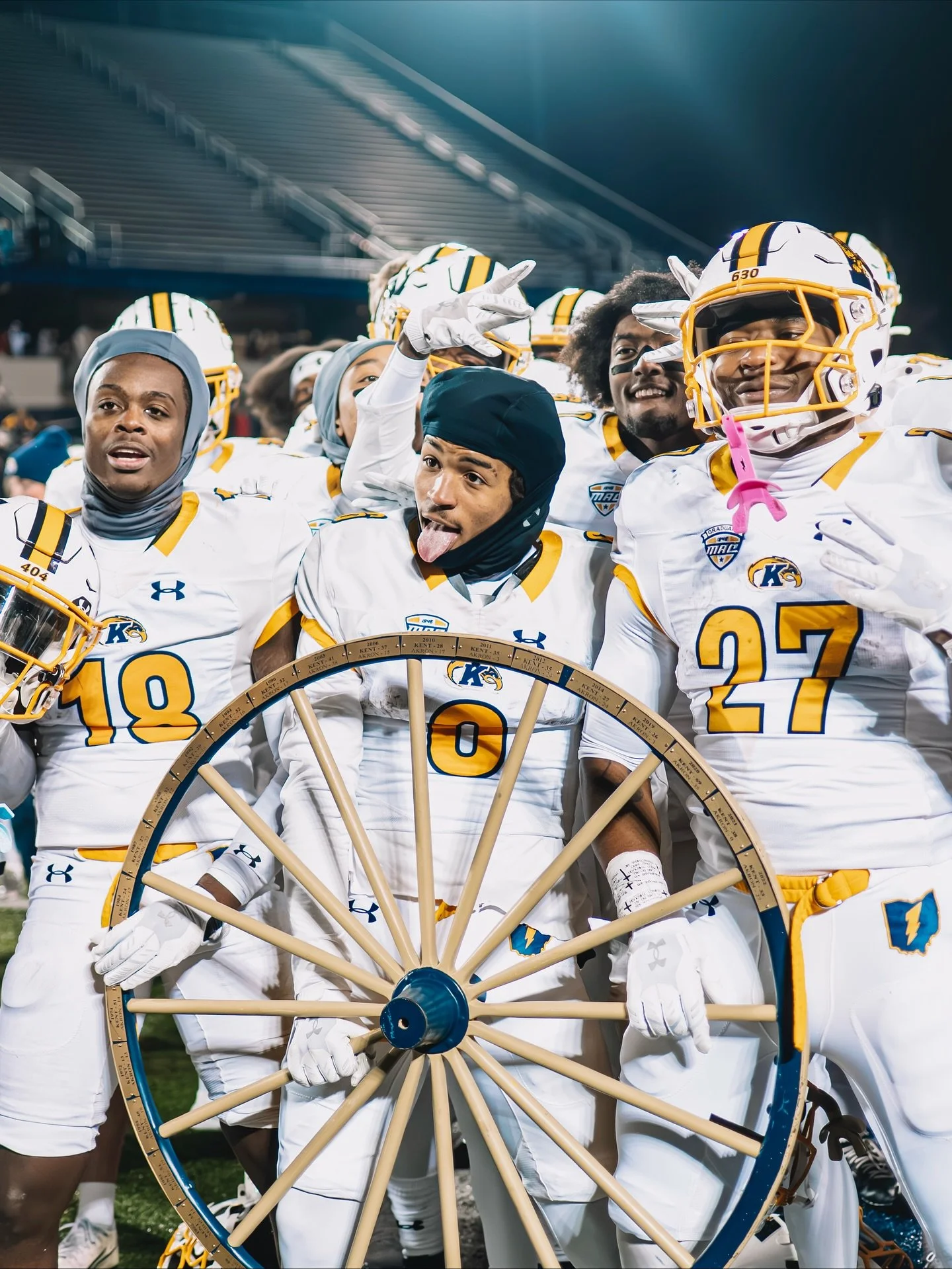 Goodnight⚡️🌒 @kentstfootball 

.
.
.
.
.
.
.
.
.
.
#football #footballphotography #footballphotographer
#footballgame #collegefootball #collegefootballsaturday
#sportsphotography #basketball #basketballphotography
#collegesports #collegesportsphotog