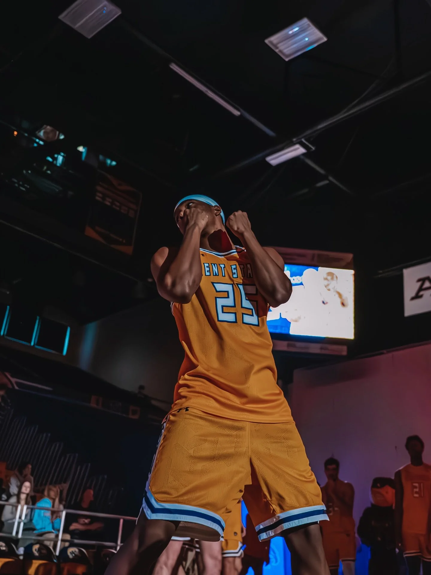 #MACtion @kentstmbb 

.
.
.
.
.
.
.
.
#sportsphotography #basketball #basketballphotography #collegesports