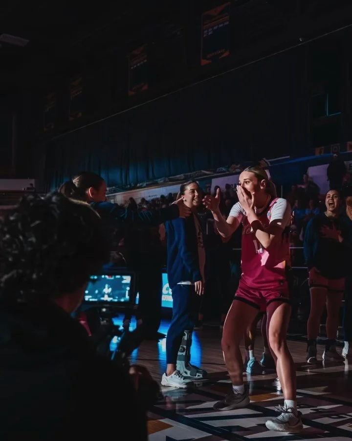 🦩🧞&zwj;♀️🍬🌸🌺 @kentstwbb 

.
.
.
.
.
.
.
.
.
#sportsphotography #basketball #basketballphotography #collegesports #photography