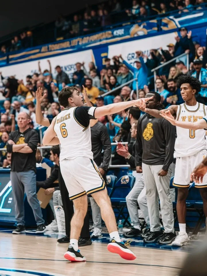 The Comeback @kentstmbb ⁉️

.
.
.
.
.
.
.
.
.
.
.
.
.
#sportsphotography #basketball #basketballphotography
#collegesports #kentstate