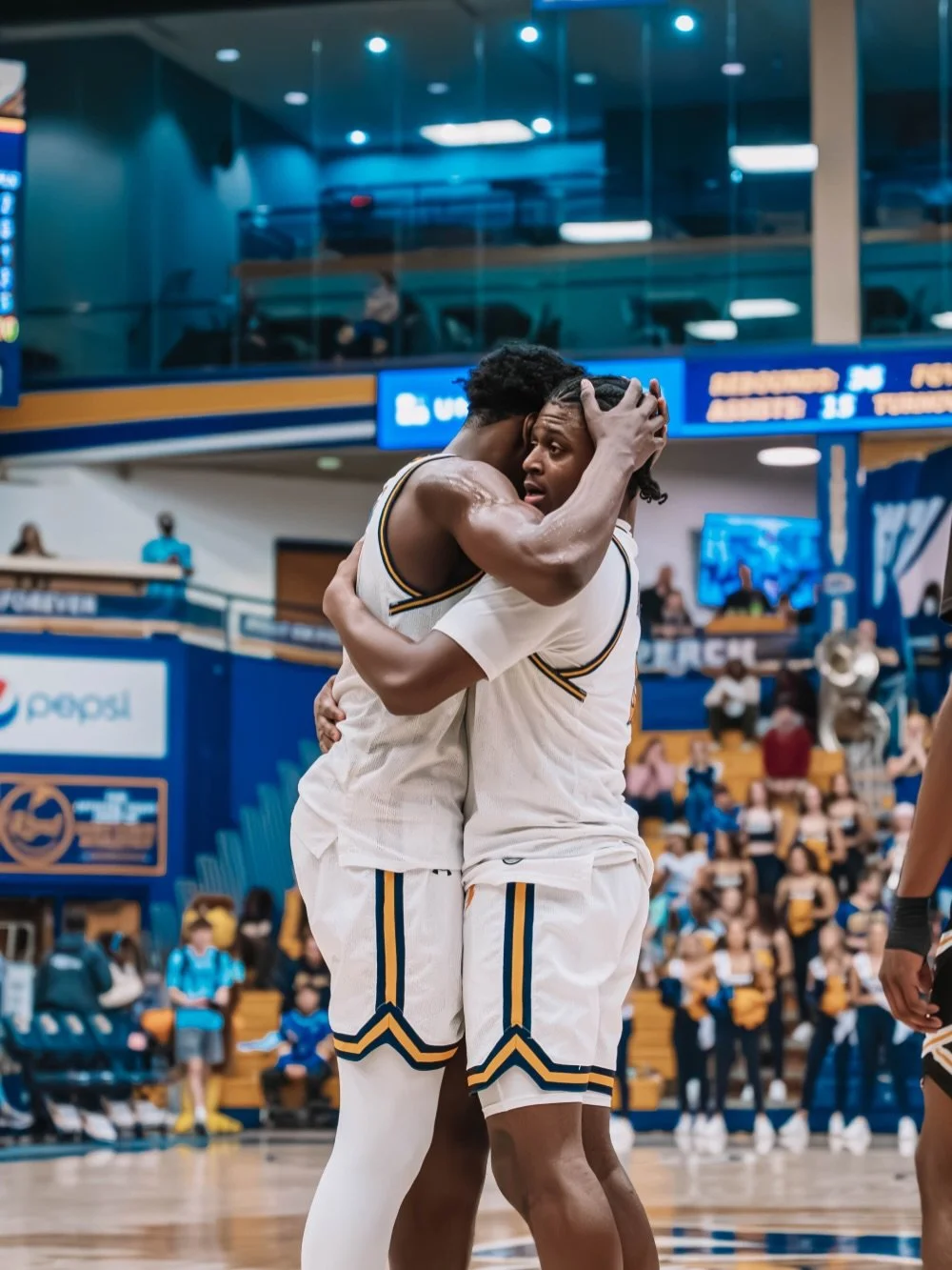 🏠 @kentstmbb 

.
.
.
.
.
.
.
.
.
.
.
.
.
.
.
#sportsphotography #basketball #basketballphotography
#collegesports #kentstate