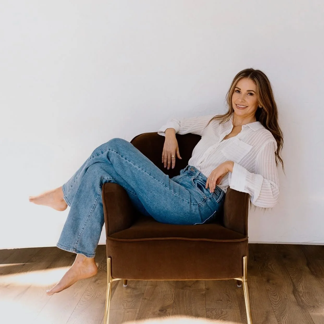 Hi, I&rsquo;m Ashlee 🤍 it&rsquo;s been a while since I&rsquo;ve shown my face around here, so here&rsquo;s your reminder of the girl behind the chair 
I&rsquo;m a Bend, Oregon stylist who&rsquo;s obsessed with extensions, lived-in color, a good iced