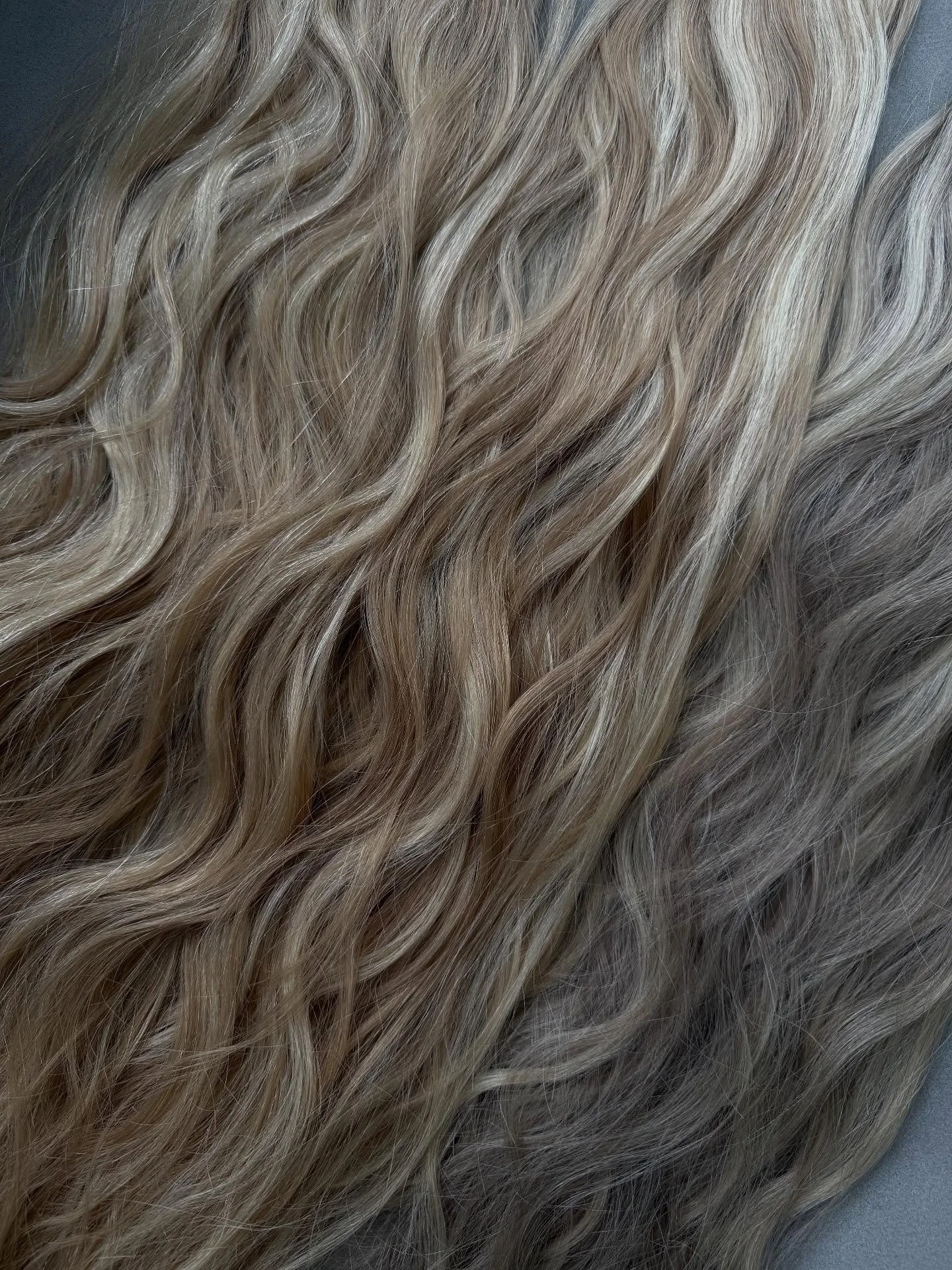 Using 3 colors to make the perfect blend, with the perfect texture to boot 🤎 

 
Covet and Mane, Aspen, Bondie, and Santorini blonde @covetandmane