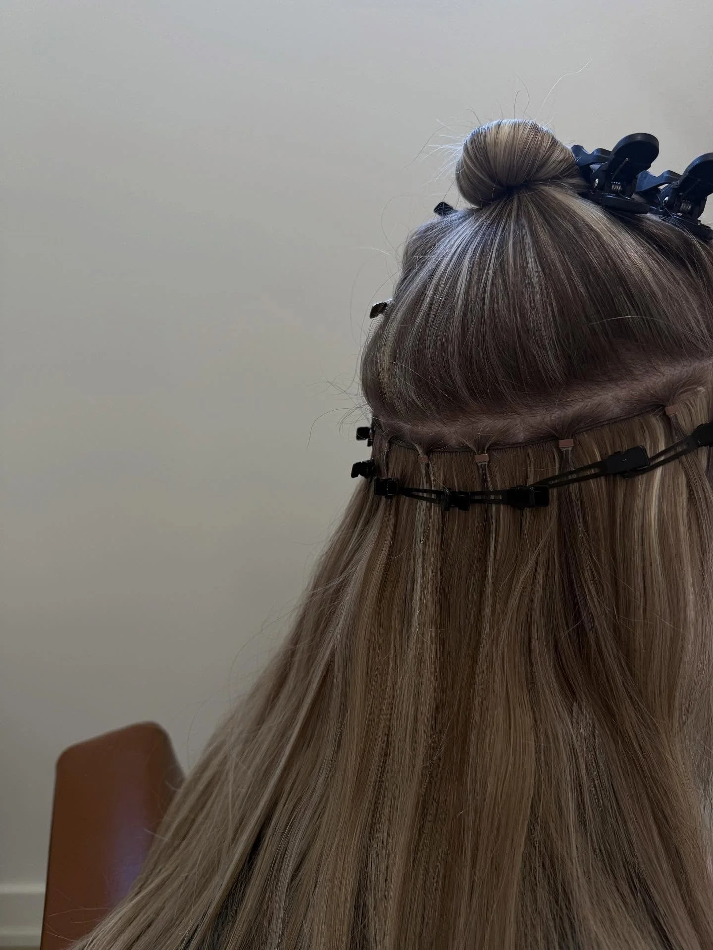 Dream hair starts right here 🤍
I&rsquo;ll never get over how satisfying this part is, every weft placed perfectly for that soft, seamless blend.
If you&rsquo;ve been thinking about extensions&hellip; this is your sign ✨ DM me to chat about your drea