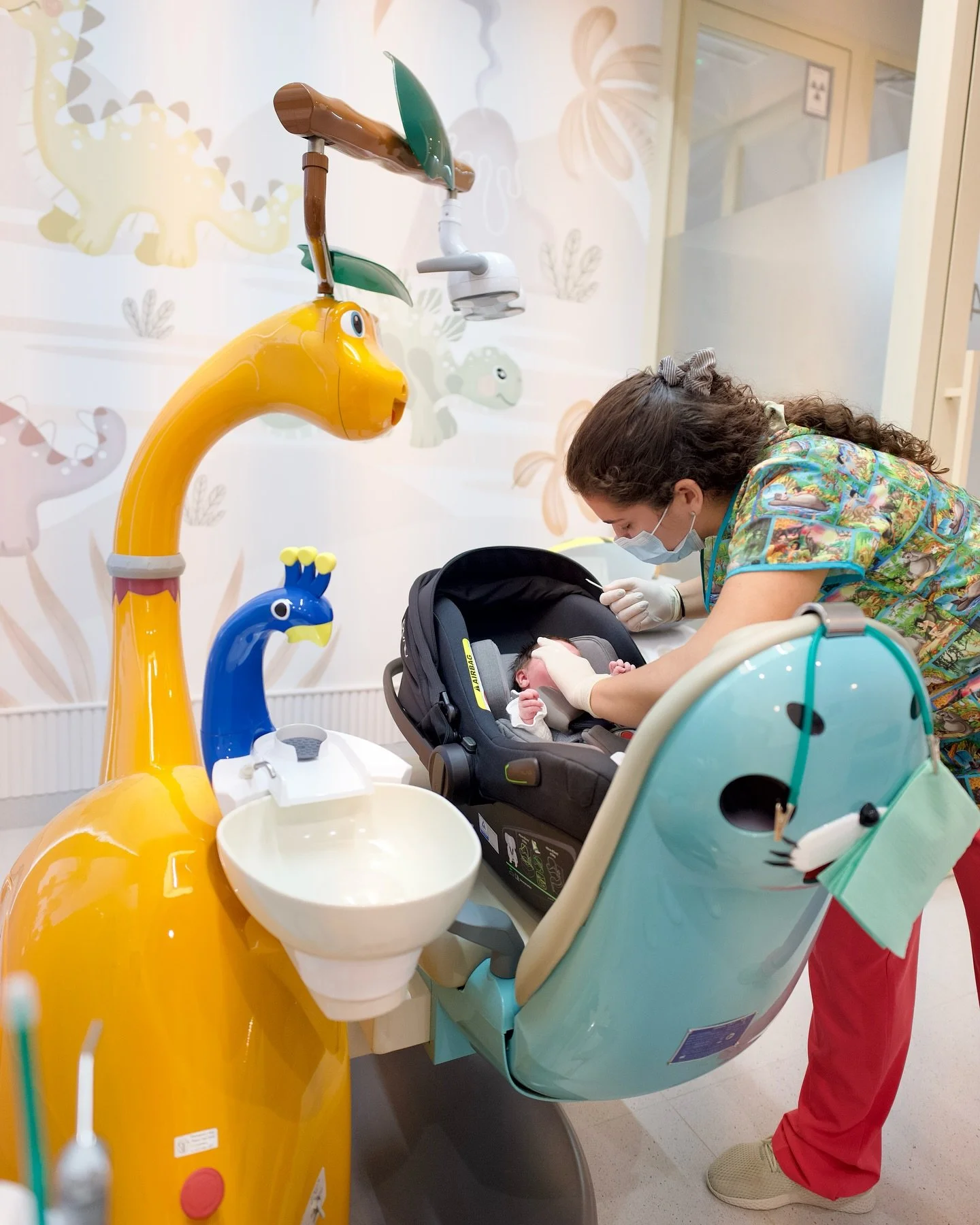 👶🏻✨ Su primera visita&hellip; con solo 3 semanas de vida.

In&eacute;s vino a Catal&aacute; Dental antes de cumplir su primer mes para una sencilla revisi&oacute;n. Ven&iacute;a tan dormida y tranquila, que ni siquiera hizo falta sacarla de la sill