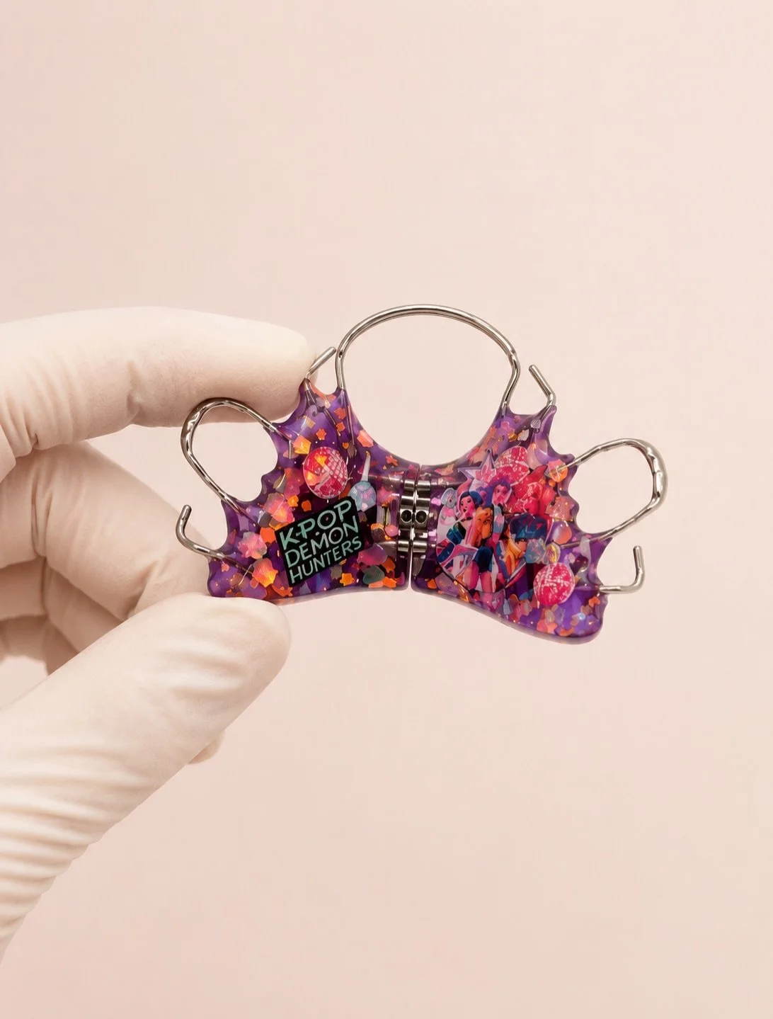 Algunas de las ortodoncias personalizadas que hemos entregado en las &uacute;ltimas semanas ✨🦷

Cada una dise&ntilde;ada al gusto de nuestros pacientes, con sus colores, personajes, equipos y tem&aacute;ticas favoritas 💖

Porque llevar ortodoncia t