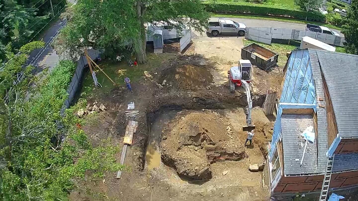 Drone shots from foundation work last week at two different projects.  An addition in Old Greenwich and a New ADU/Guest House in Central Greenwich.

Stay tuned for updates!

#custombuilder #generalcontactor #greenwichctrealestate #luxuryhomes #houses