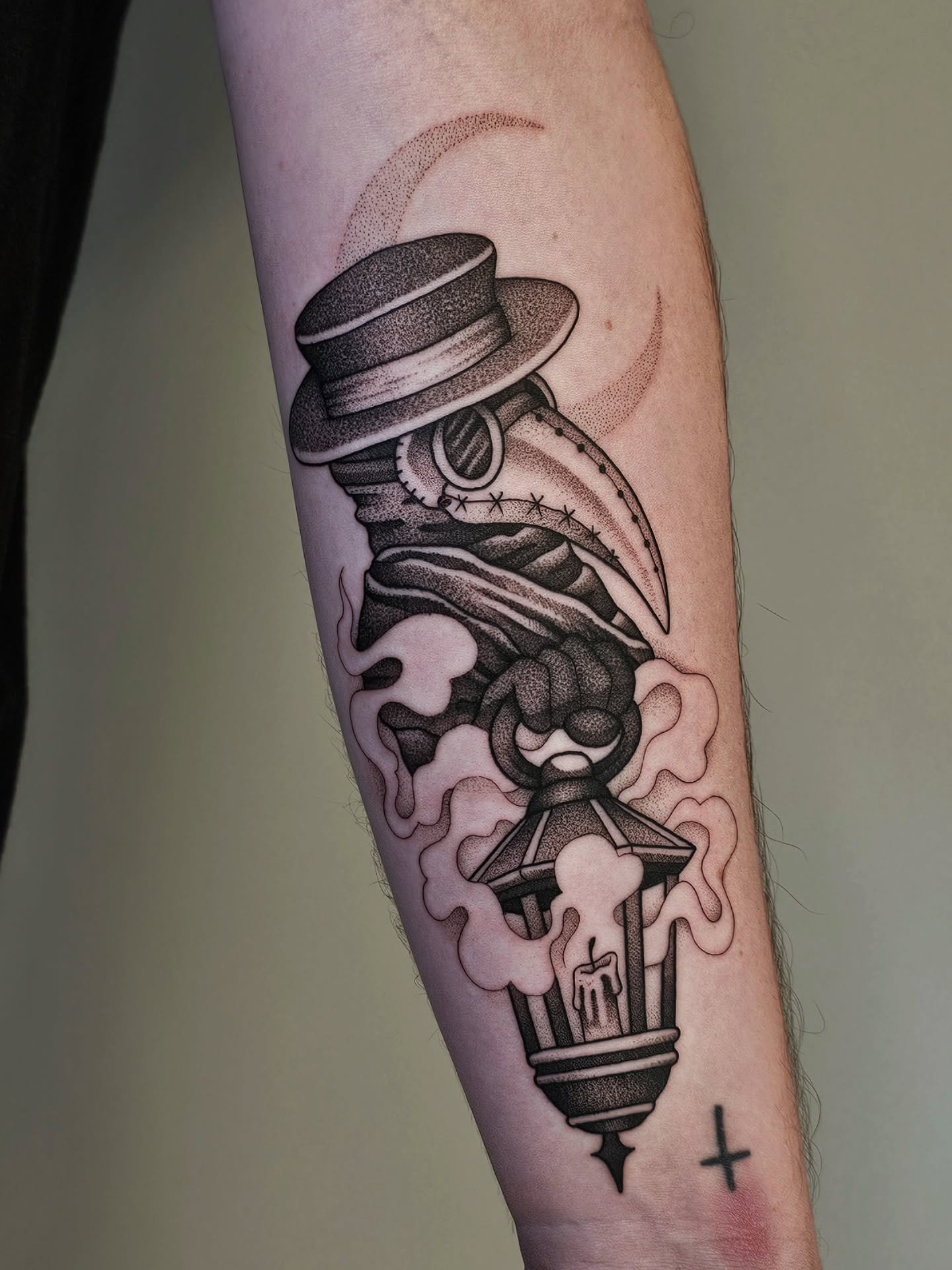 🔥 PLAGUE DOCTOR 🔥
imagine you're sick and this is the person who enters the room to &quot;make you feel better&quot; - yikes - thank you so much @jbarroqueiro28 for filling my open slot, it was so great to meet you!
● location: inner forearm
● size