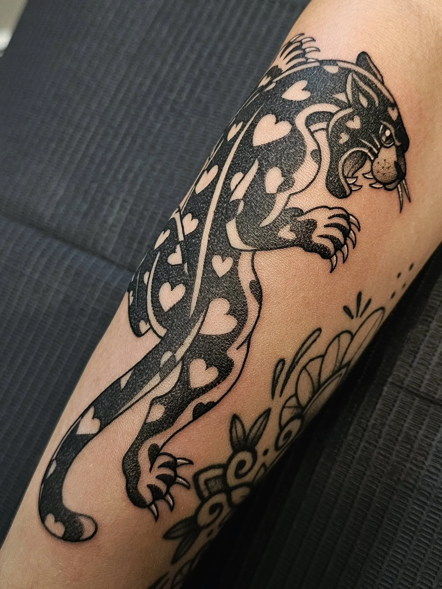 🐆 LOVE PANTHER ☯️
@gleiaamelia you never cease to make me jealous with your tattoo ideas 🥲 even though we took 1000 photos in 10 different spots because *GLARE* - I absolutely LOVE HIM and enjoyed every single line in creating him. all the solid bl