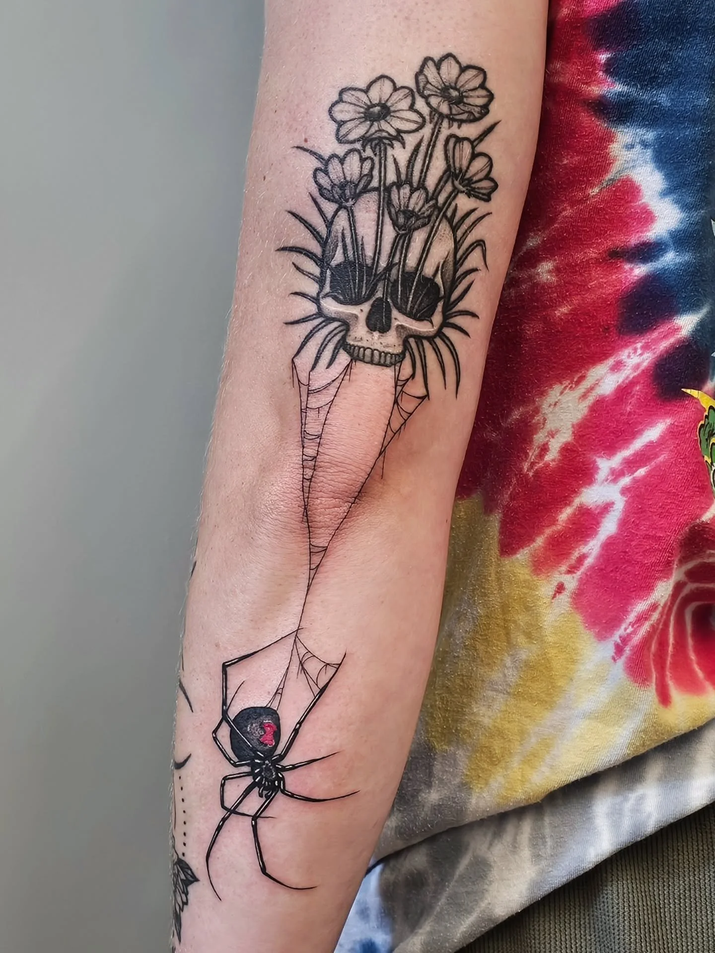 🕸 BLACK WIDOW 🕷
I hate spiders with a burning passion but will gladly tattoo them on you ♡ connected the web to a healed skull we did a year or so ago! thanks so much @claire_lucas25 🤍
● location: outer forearm/elbow
● size: 4&quot;
● time: 1.5 hr