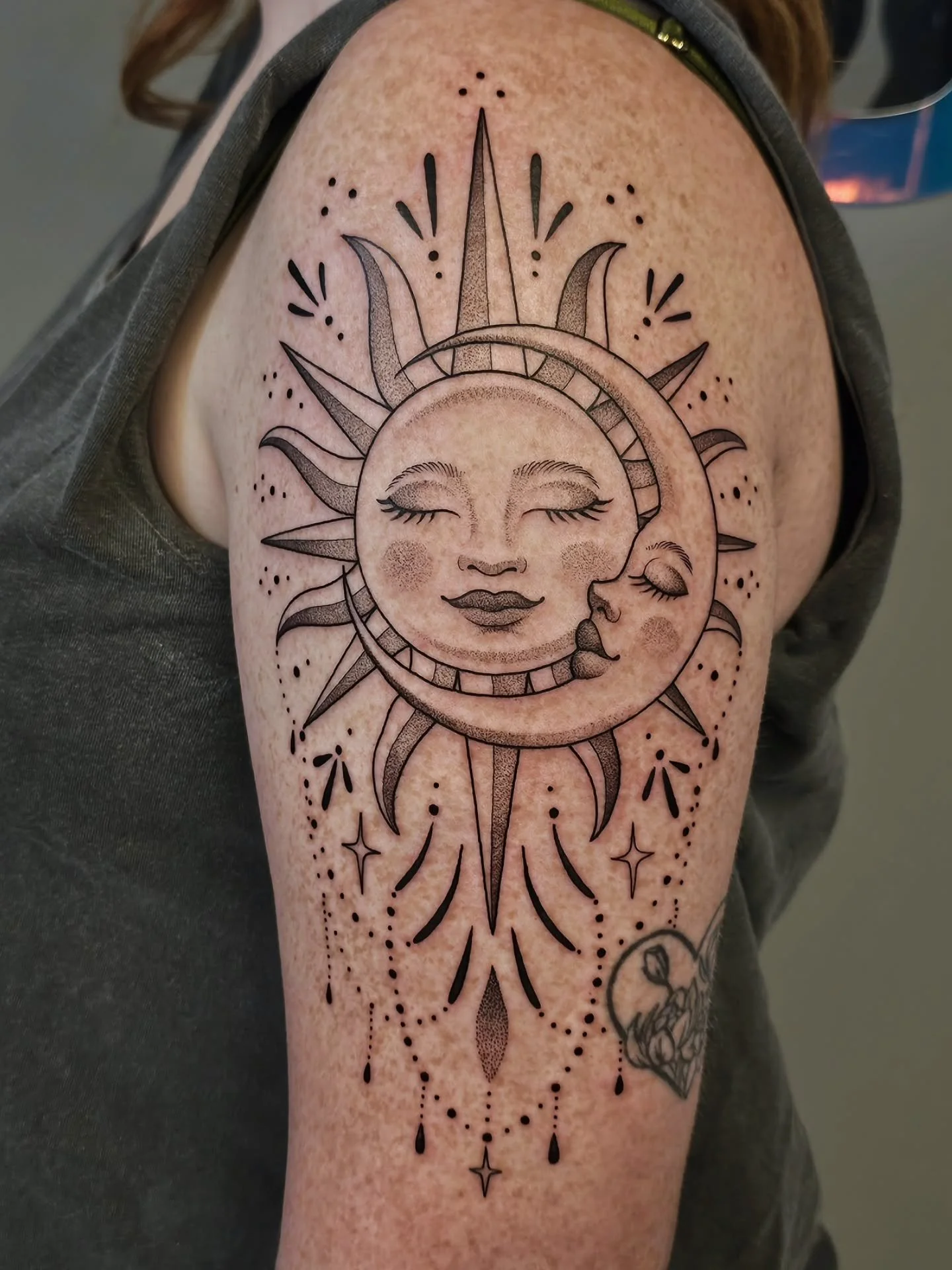 🌞 SUN &amp; MOON 🌛
super dainty celestial piece for @k3nz1a 🙂 more like this please!
*other tattoo not by me

☆ books open MARCH 1ST for MAY appointments ☆

#suntattoo #moontattoo #blackworktattoos #biceptattoo #pennstate