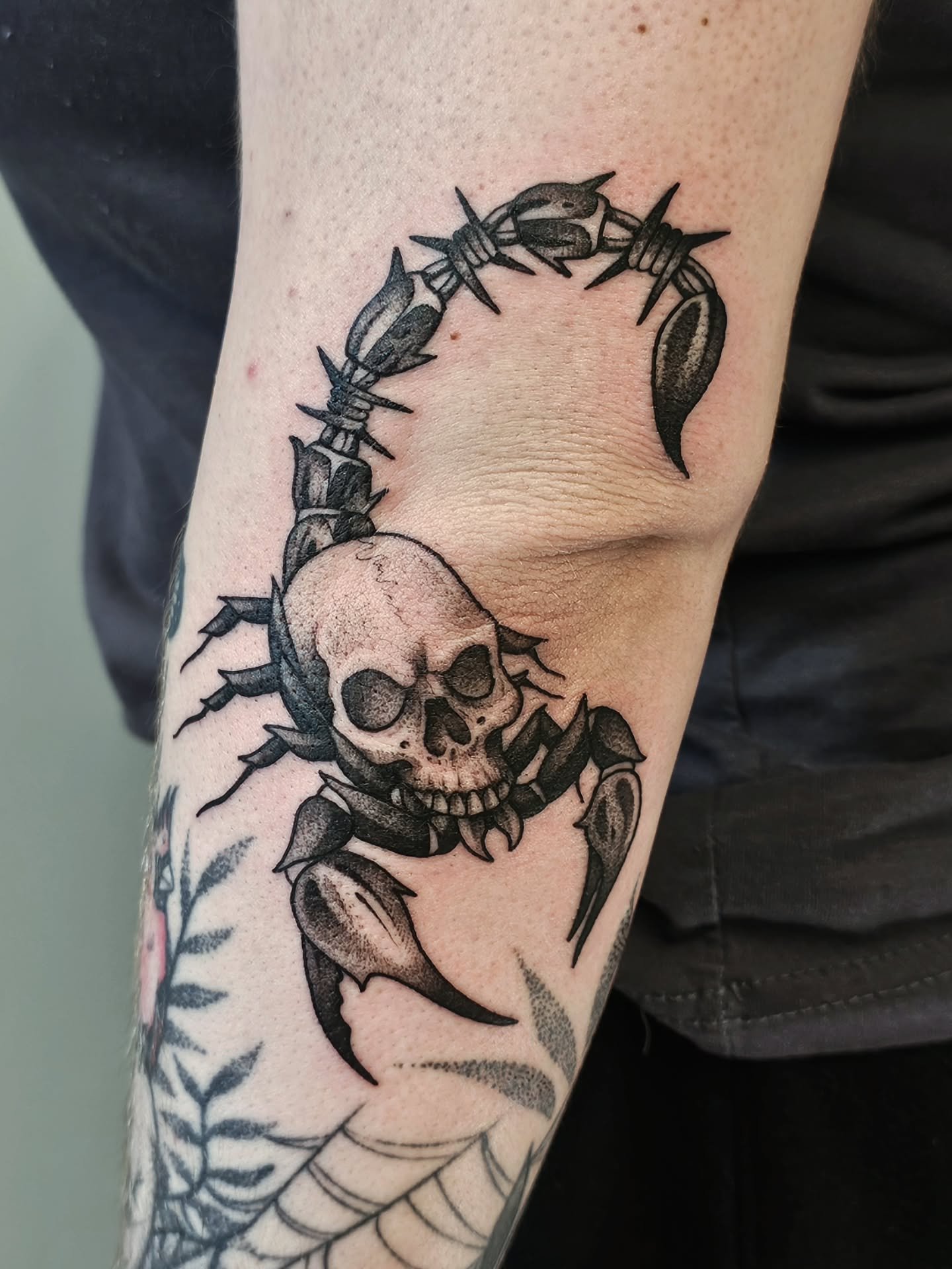 🦂 SCORPION 🦂
the spiney - barbed wire - skeleton scorpion of her dreams ✨️ thanks so much @alyssasky27 ♡ drawn to fit 👌

☆ BOOKS OPEN APRIL 1ST @ 6PM FOR JUNE APPTS ☆

#scorpiontattoo #scorpion #blackworktattoos #elbowtattoos