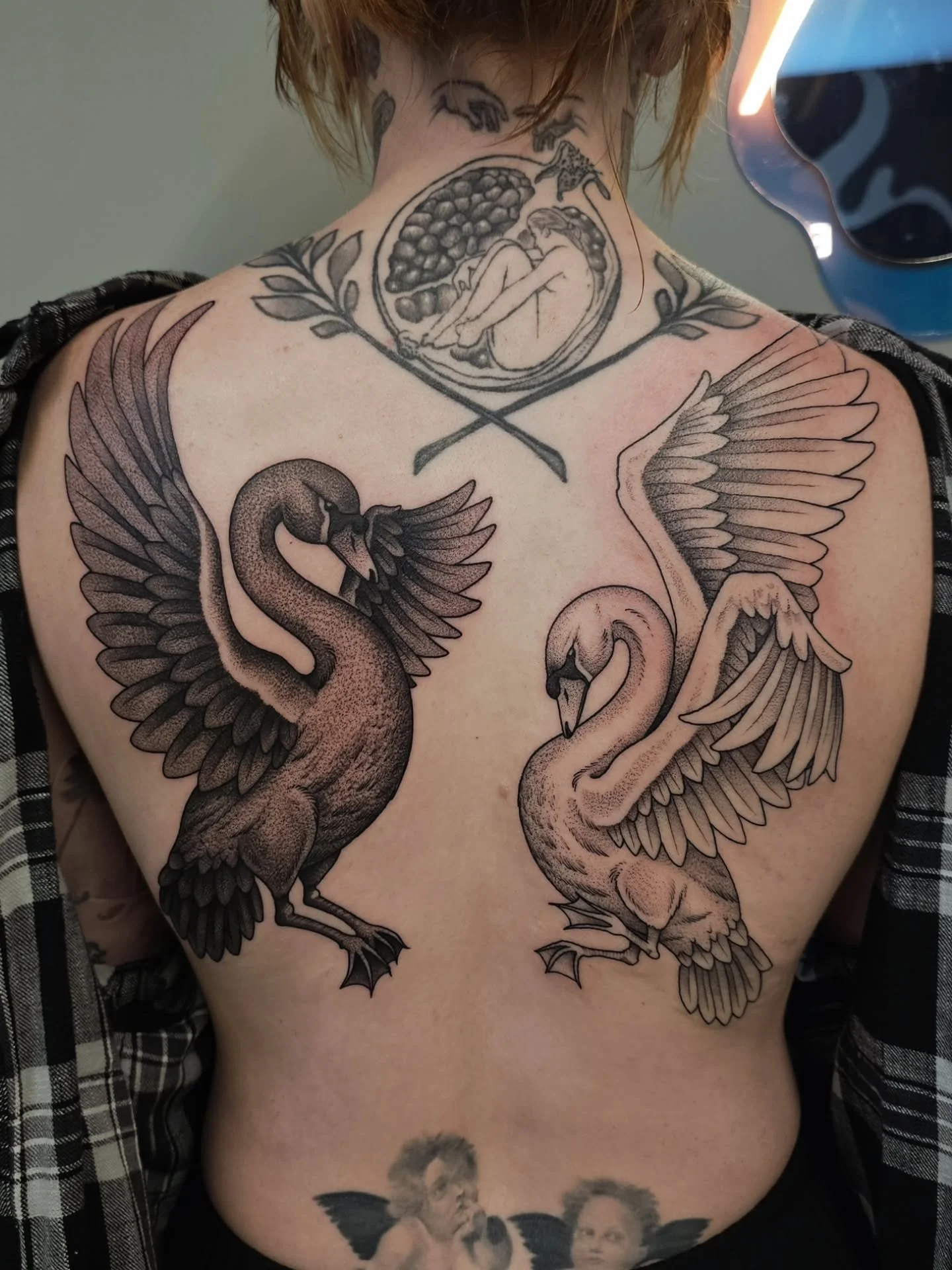 🖤 SWANS 🤍
several weeks late to post - but here's the yin yang swans I did for @faith.rawr 🤩 got'em done in one session; thank you for being so tough!
*other tattoos not by me*

☆ BOOKS OPEN MAY 1ST FOR JULY APPTS ☆

#swans #swantattoo #backtattoo