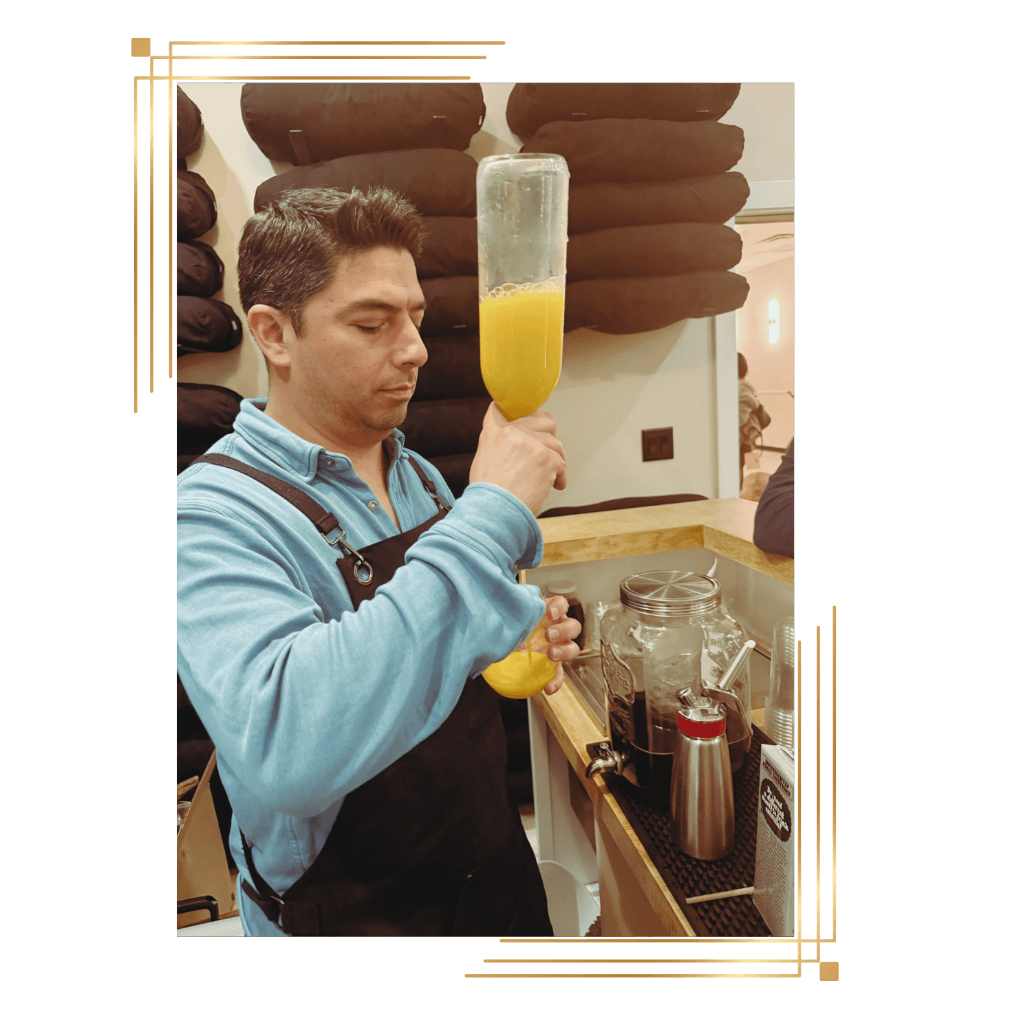 bartender-mimosas-pouring.png