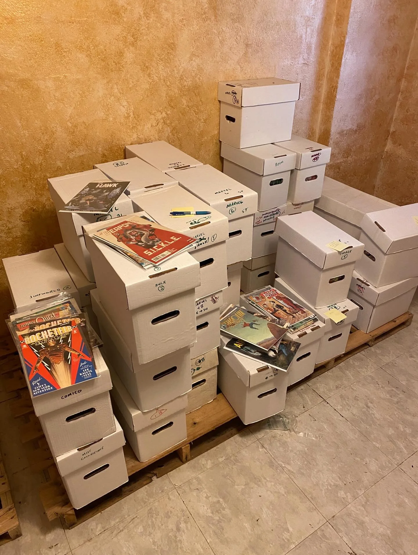 Got to pick through this three room collection and brought home a complete TMNT 1-62 set! 🤩🐢

Had a former collector reach out to me and asked if I&rsquo;d like to come pick through his collection, I said yes of course! I forgot to ask how many box
