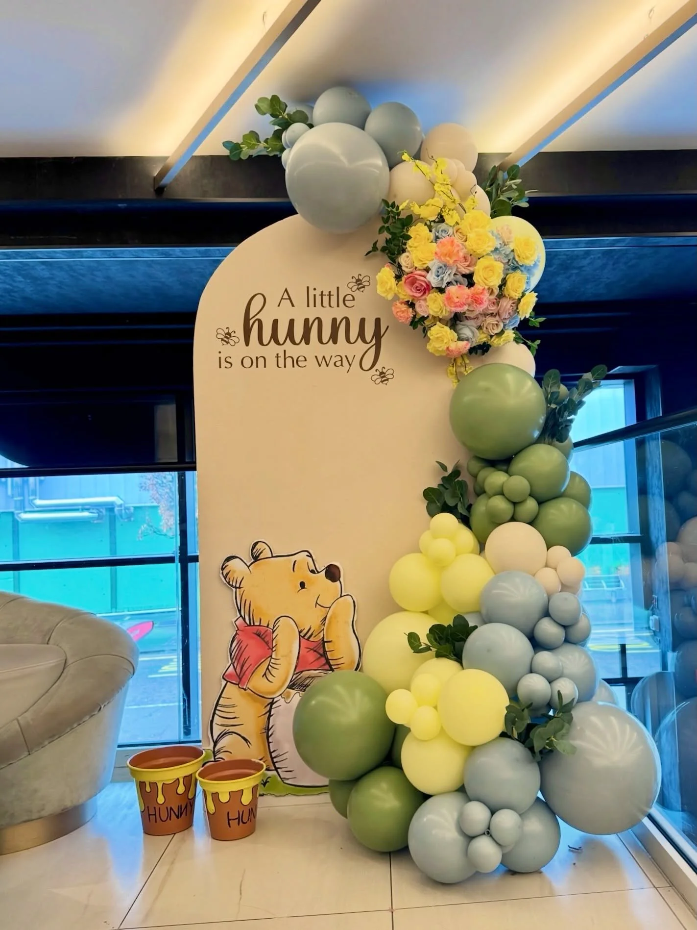 A Little Hunny Is On The Way 🧸🍯🌸

Thank you @nurlitadanielle for trusting us with your vision 💛🍯

#babyshower #balloonarch #winniethepooh #balloonstylist #balloongarland