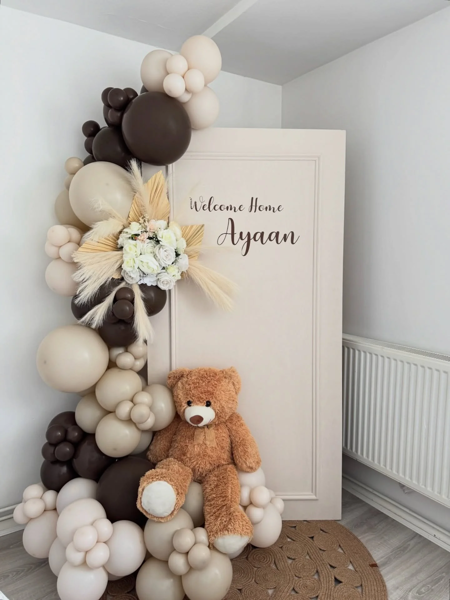 W E L C O M E 🧸🤎 H O M E

The cutest welcome home set up for baby Ayaan at his grandparents house, warm beige and brown tones to fit the theme of the party 🤎🫧

#balloondecoration #balloonarch #balloongarland #babyboy #babyshower