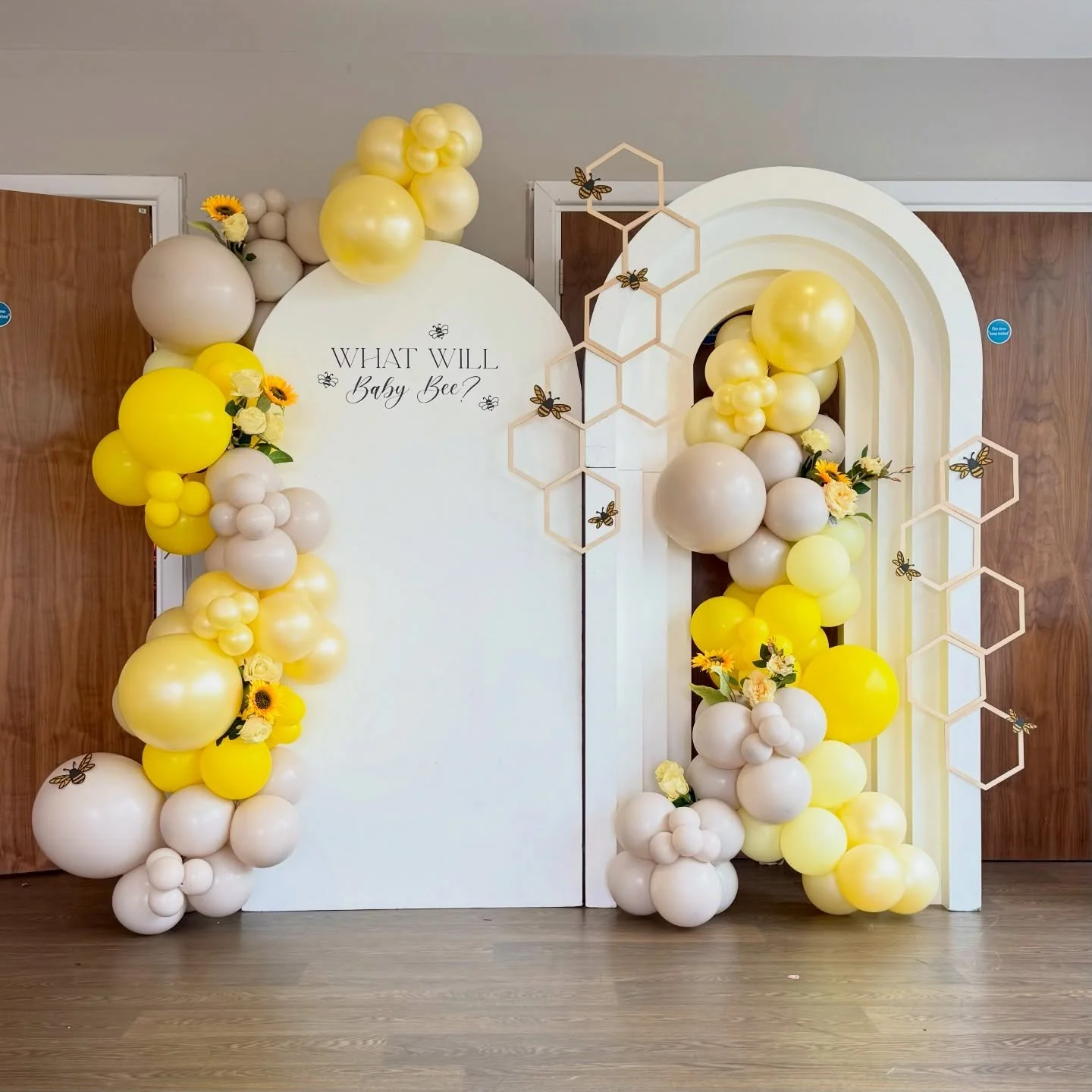 B E E &bull; T H E M E 💛🍯🐝

#genderrevealparty #genderrevealideas #balloongarland #balloondecor #balloonarch