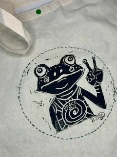 ArtsyTote Large- Peace Frog   14.5 x 15"