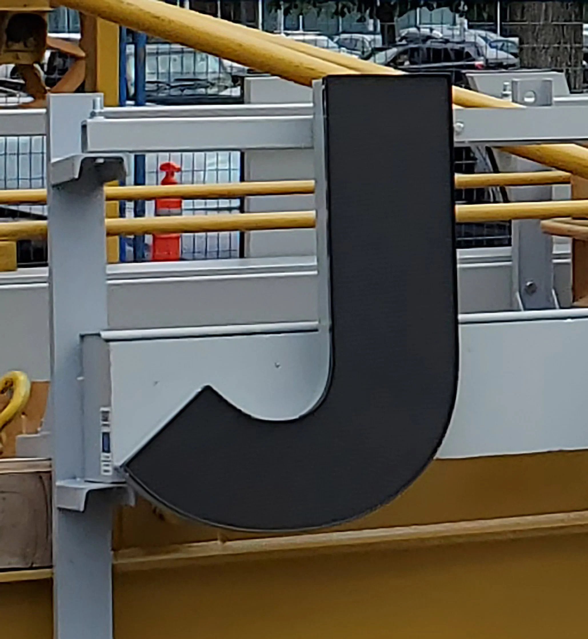 J3.jpg