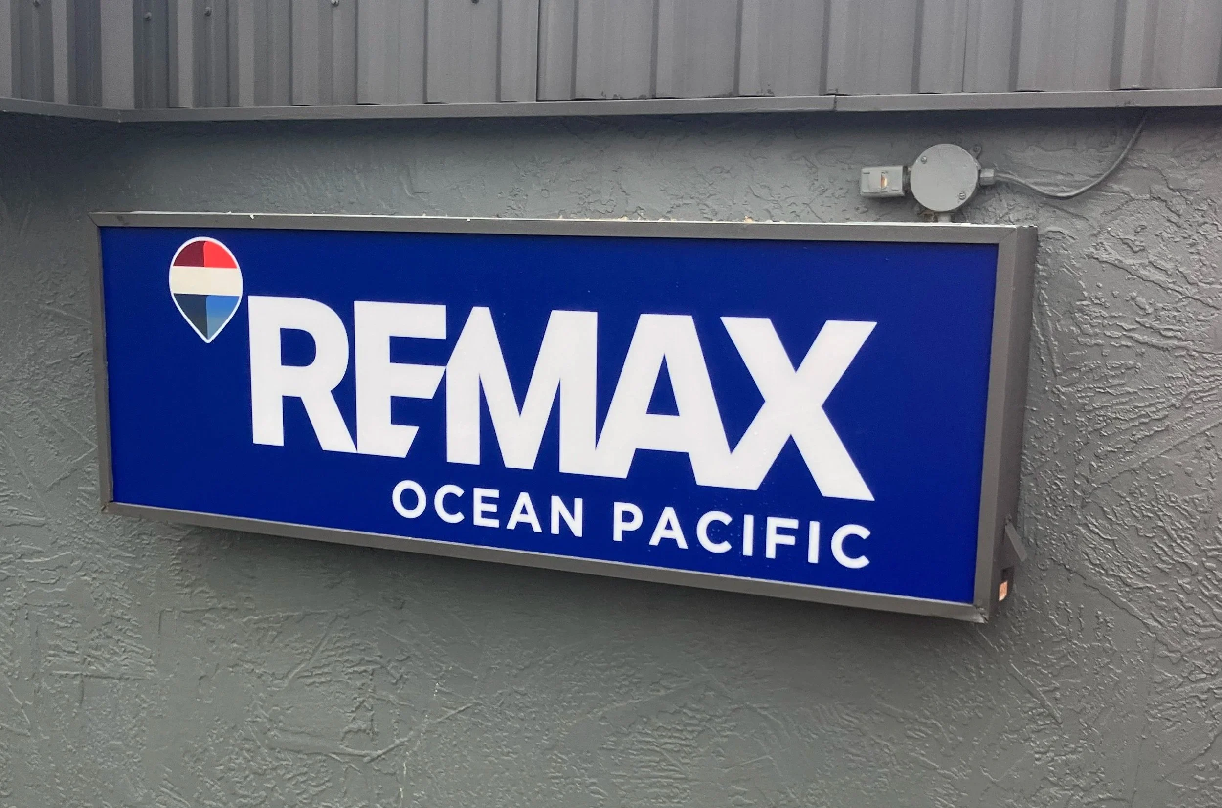 Remax+Back+Sign.jpg
