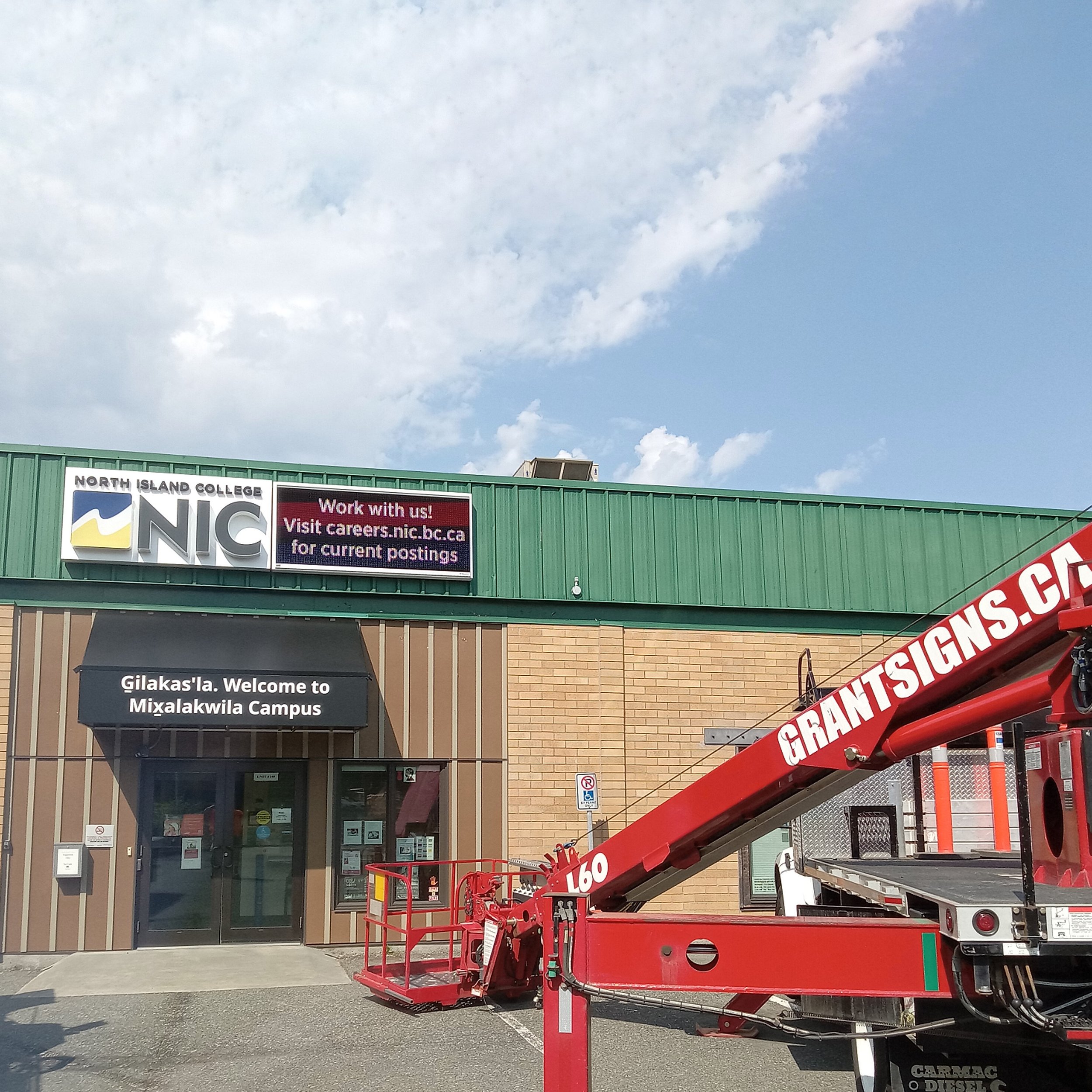 NIC Awning and message centre.jpg
