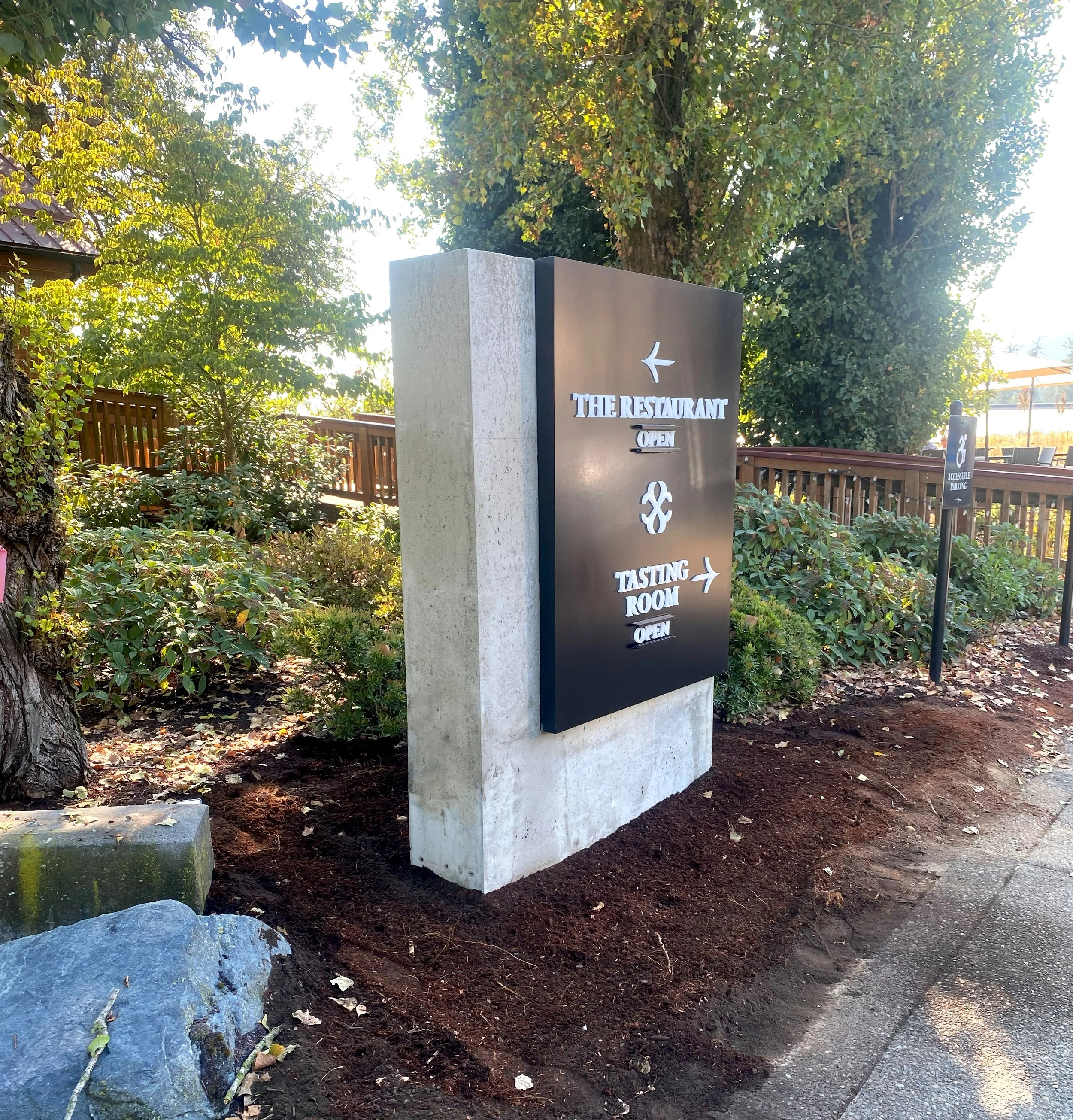 Unsworth Vineyards Monument.jpg