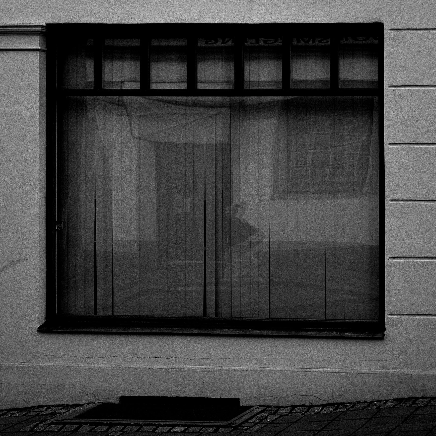 Between curtain and window | Nikon Z fc, digital
