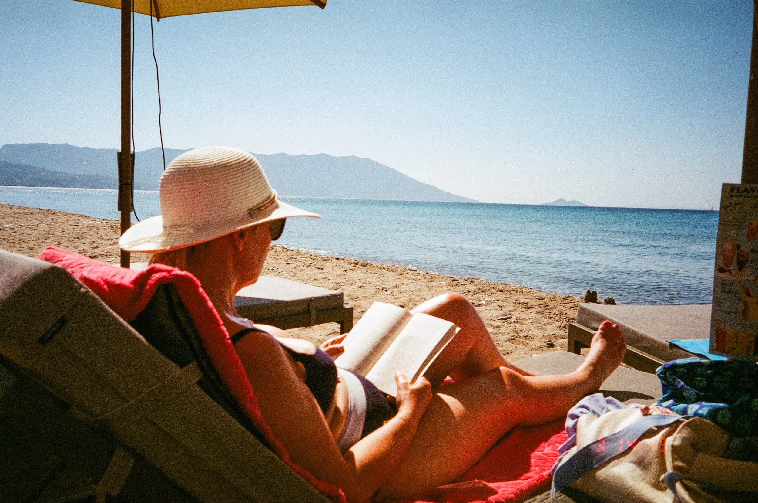 Flavour beach bar | Olympus Mju | Fujicolor 400