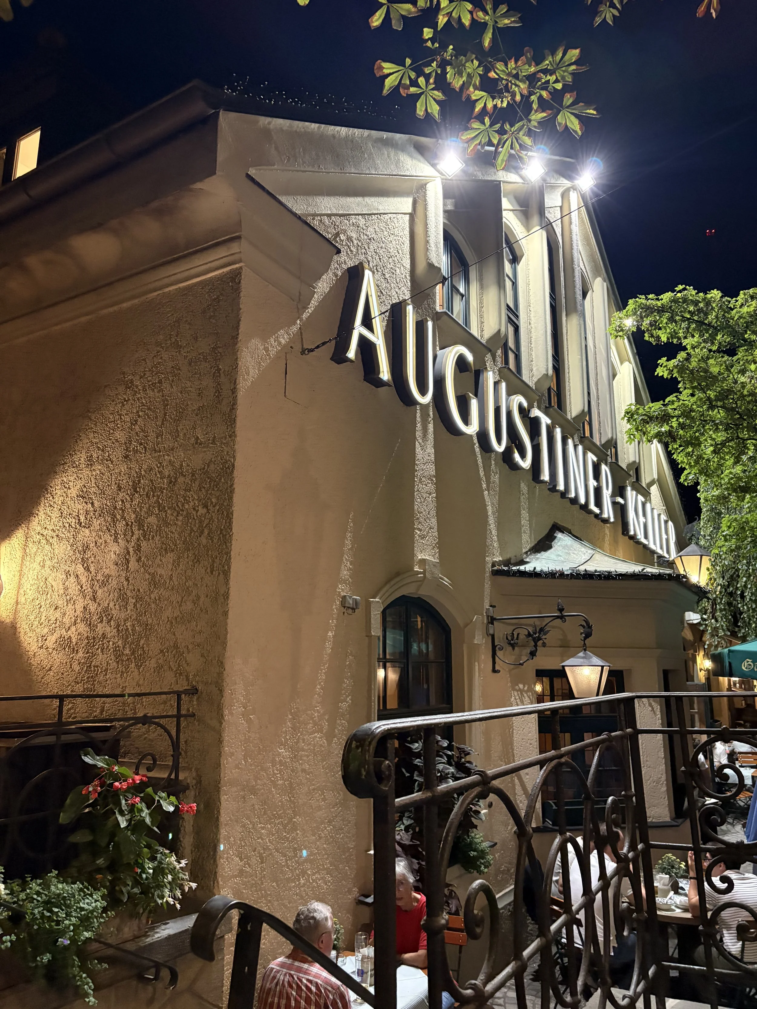 #München #Augustinerkeller #Meine beste herren