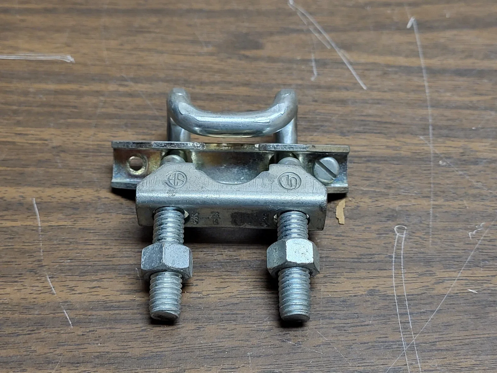 THOMAS AND BETTS 6210 CABLE TRAY CLAMP 1/2" TO 3/4" PIPE AND GROUNDING NEW