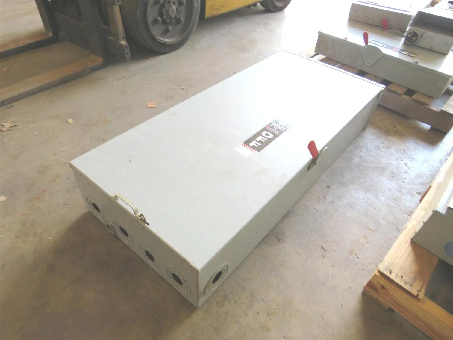 GENERAL ELECTRIC TG3225R DISCONNECT SINGLE PHASE 2 FUSE 250 VOLT NEMA3R USED