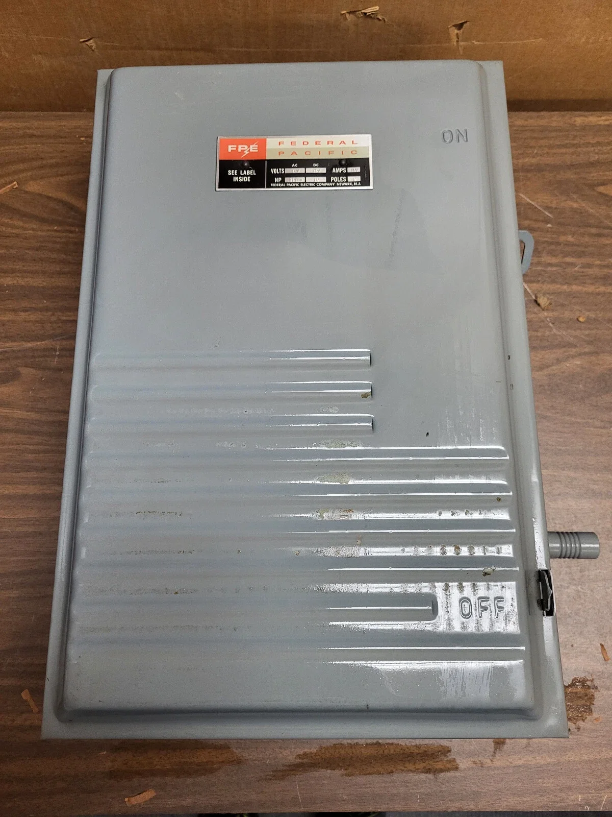 FEDERAL PACIFIC 3122 DISCONNECT SWITCH 100AMP 240VOLT 1PHASE FUSIBLE N1 NEW