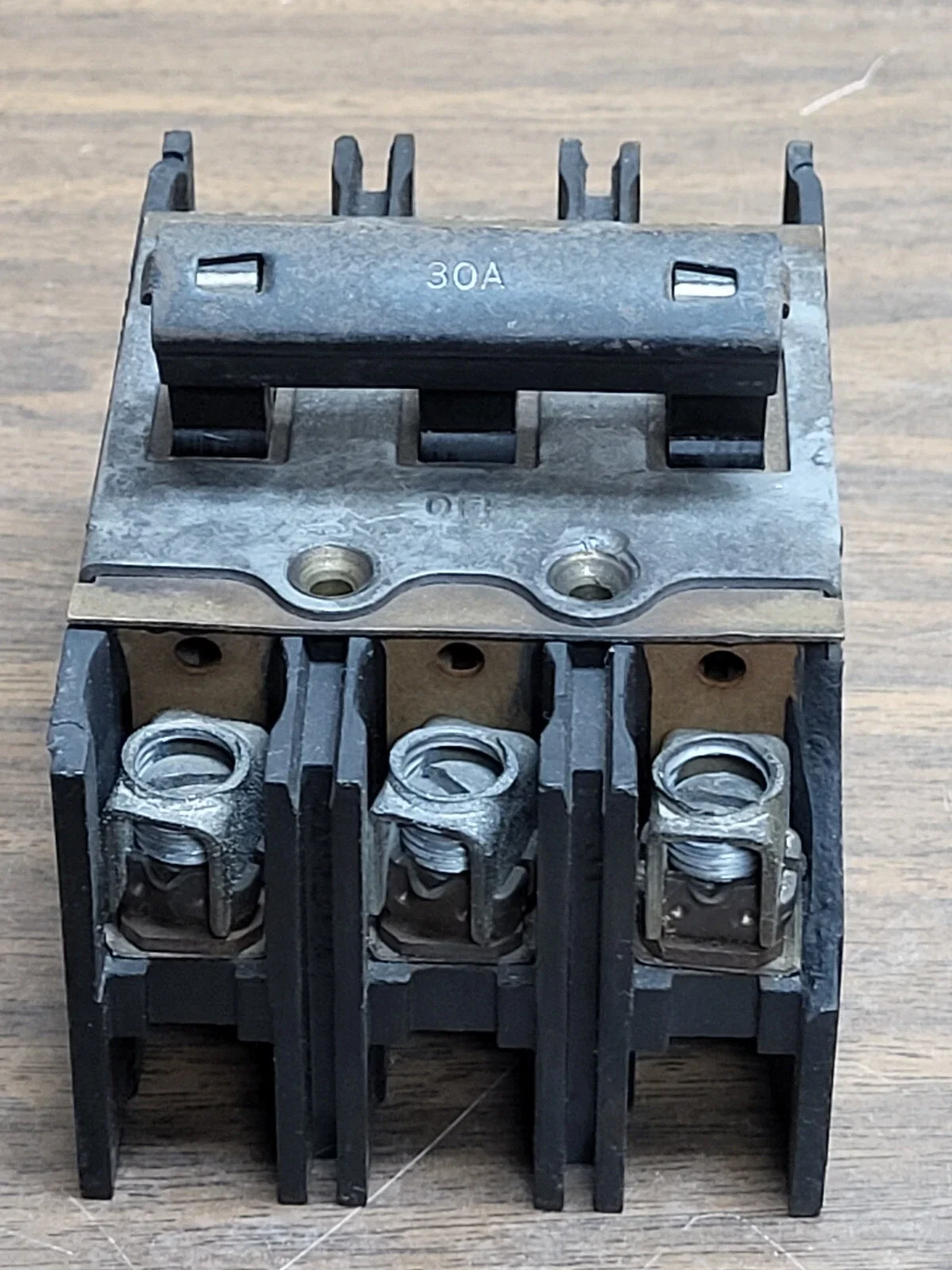 SQUARE D MO 117783 BREAKER 30AMP 3POLE 240VOLT BOLT IN PRE OWNED